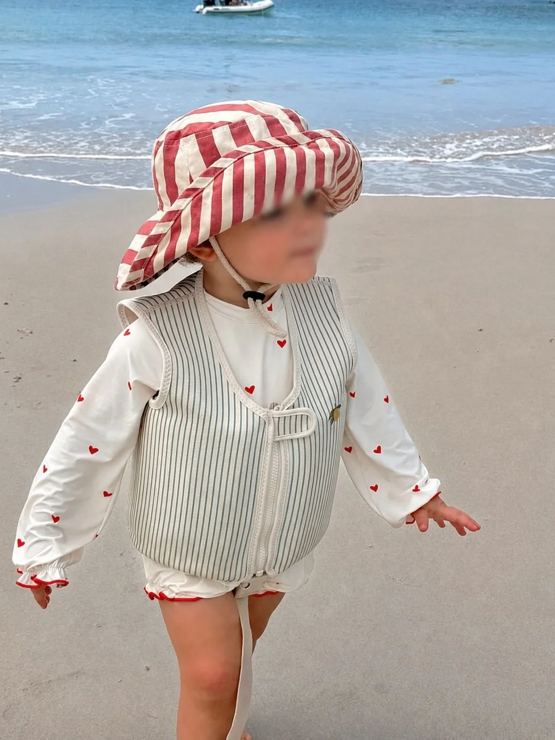 🐚 Suki Swim

The Suki brand world was created to bottle the feeling of Kiwi summers spent by the beach. Hand-painted patterns, coastal tones and thoughtful swimwear design sitting at the forefront.

The blue and beige signature stripe draws from the