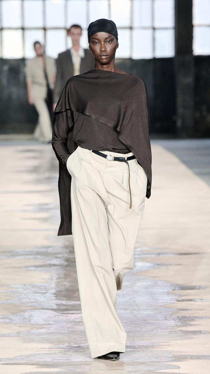 BOSS_Spring_Summer_26_Fashion_Show_RUNWAY_001_9x16.web.jpeg