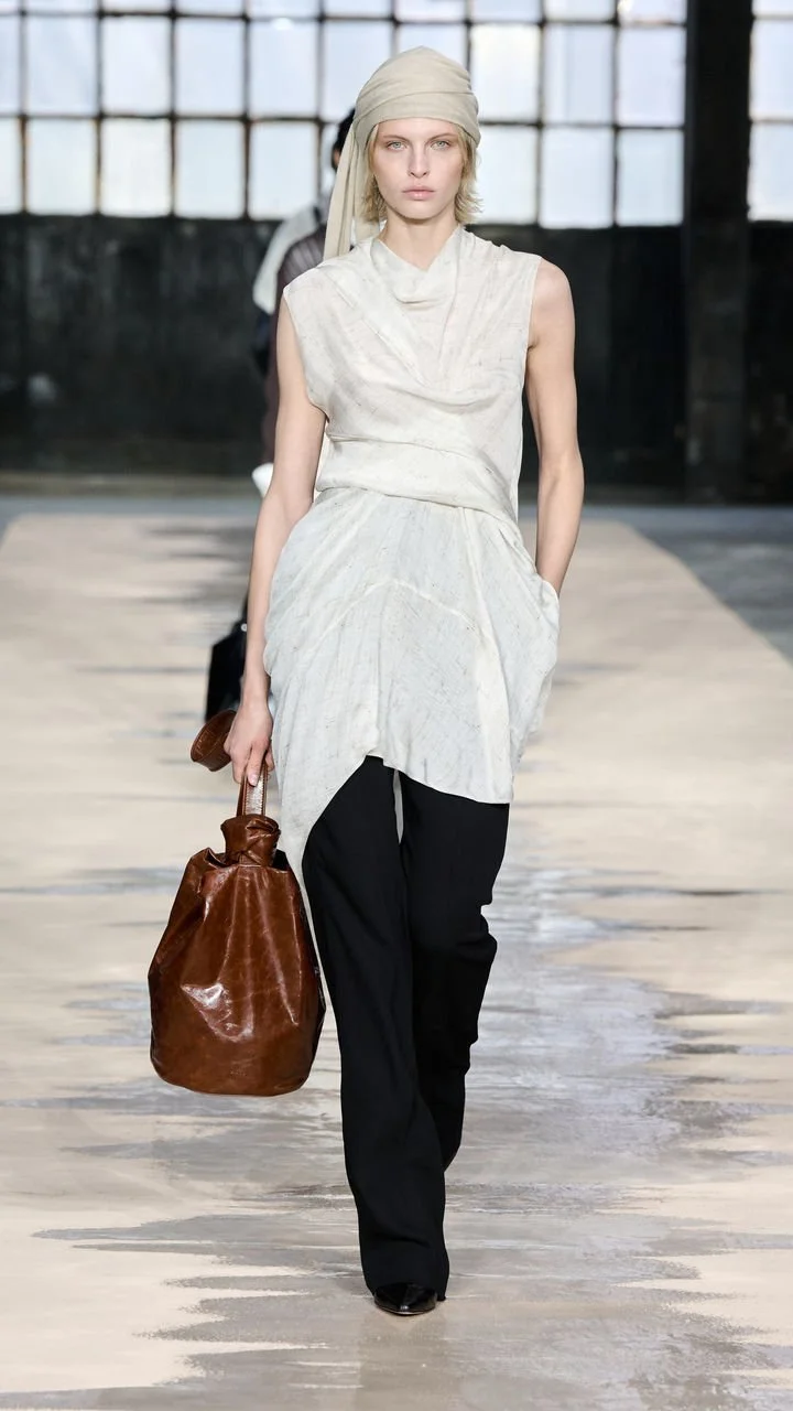 BOSS_Spring_Summer_26_Fashion_Show_RUNWAY_018_9x16.web.jpeg