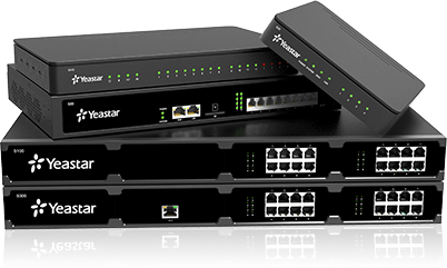 Vier Netzwerk-Switches von Yeastar in unterschiedlichen Größen, mit Ethernet-Ports und LED-Anzeigen.
