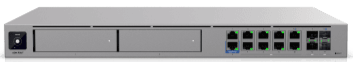 Serverrack mit mehreren Festplattenlaufwerken und Netzwerkanschlüssen.