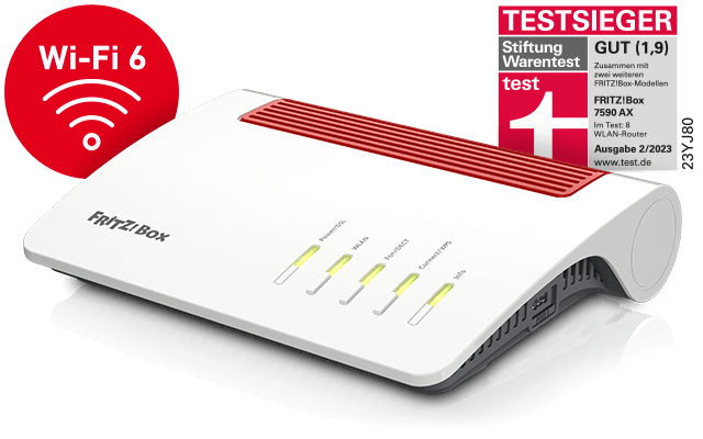 Ein weißer WLAN-Router mit fünf Anzeigenleuchten und einem roten Belüftungsgitter. Es gibt zwei Bewertungssiegel, eines für Testsieger und eines für gute Bewertung. Die Marke lautet Fritz!Box.