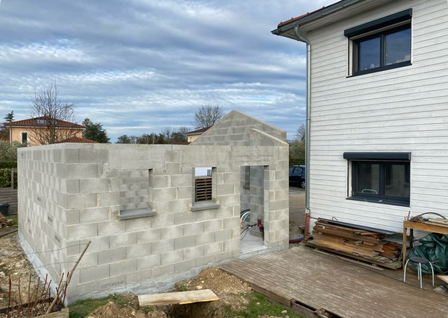 Construction de garage r&eacute;alis&eacute;e par OPUSEO.

Un espace pratique et durable, con&ccedil;u pour r&eacute;pondre &agrave; vos besoins du quotidien. ✨

#OPUSEO #Garage #Ma&ccedil;onnerie #Lyon #Construction