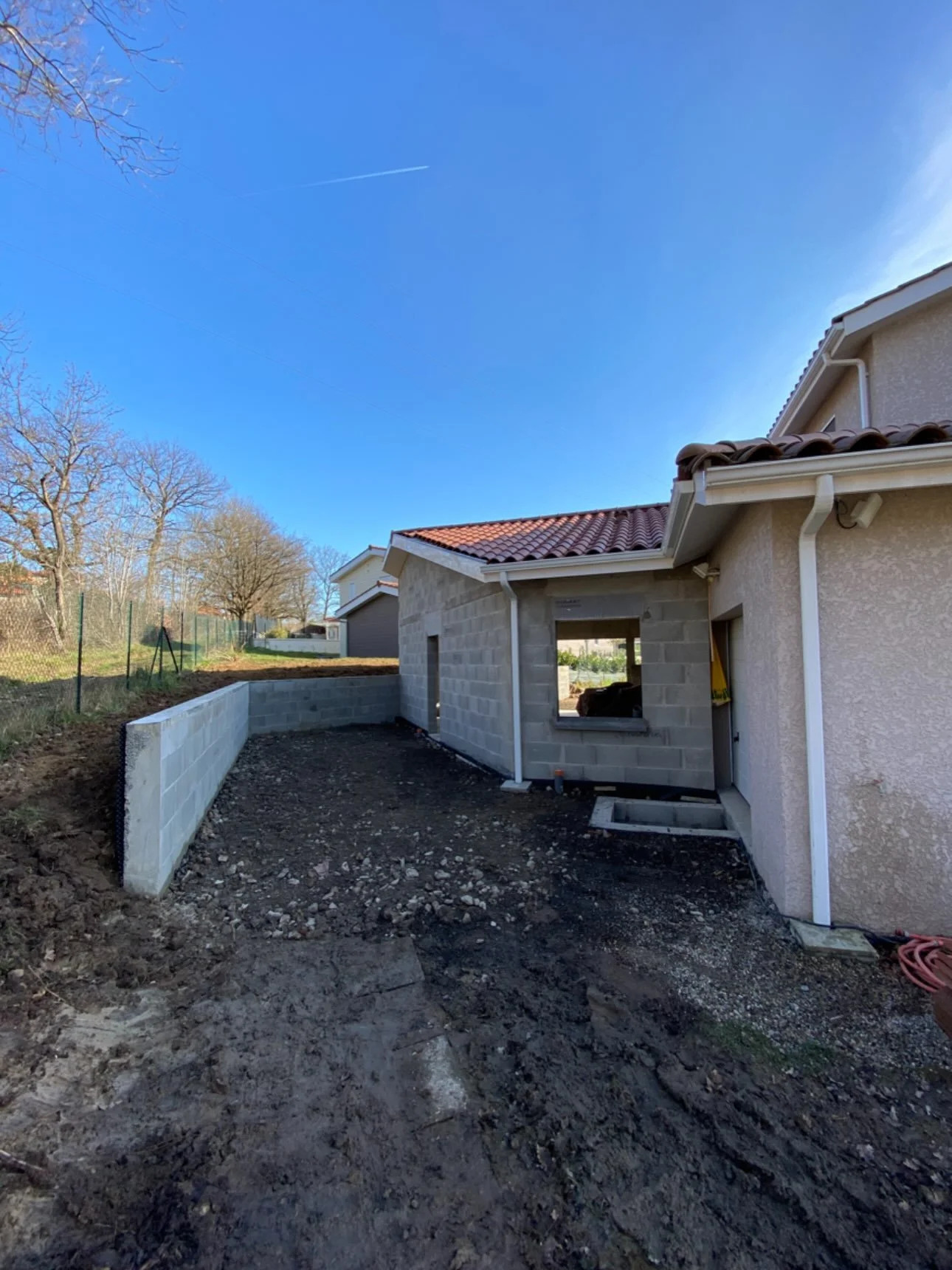 🏡 Extension de maison r&eacute;alis&eacute;e par OPUSEO.

Un projet pens&eacute; pour agrandir, valoriser et moderniser votre habitat. ✨

#OPUSEO #ExtensionMaison #Ma&ccedil;onnerie #Lyon #Construction