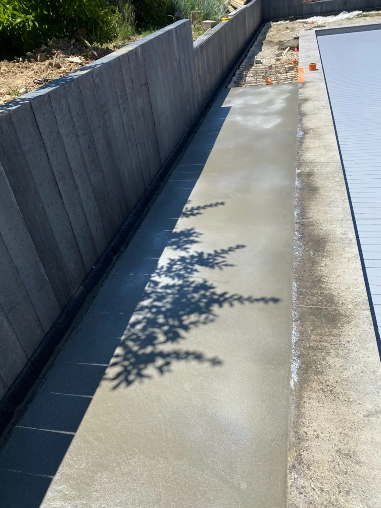 Cr&eacute;ation d&rsquo;un mur de sout&egrave;nement en bordure Marlux 💪 : un ensemble robuste, pr&eacute;cis et parfaitement fini, alliant esth&eacute;tique et durabilit&eacute; 🌿✨

Une int&eacute;gration soign&eacute;e pour structurer l&rsquo;esp