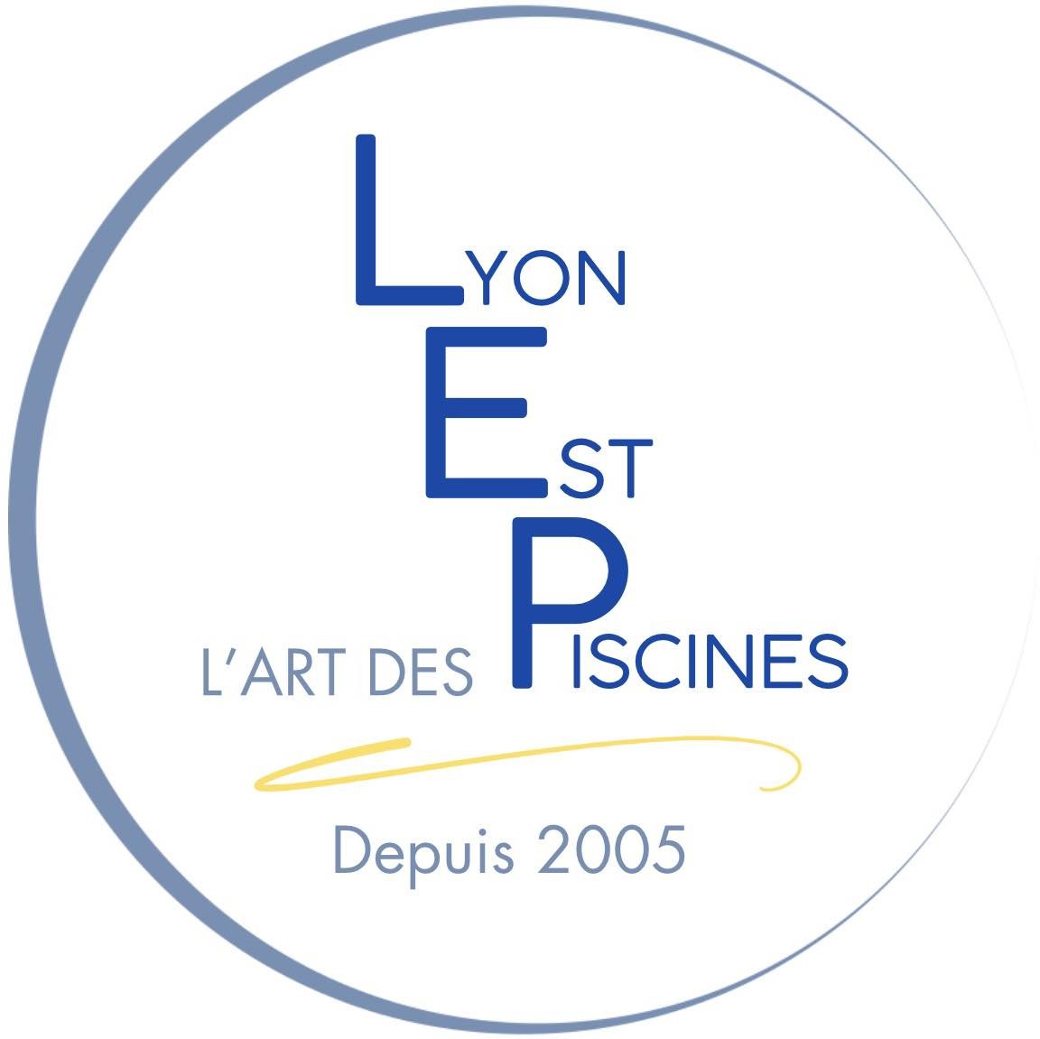 Logo avec le texte 'L'art des piscines' et une inscription 'Depuis 2005'.