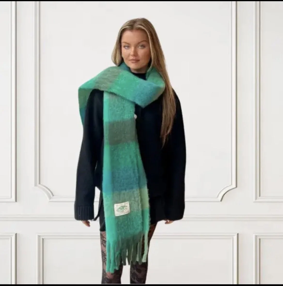 Luxurious Green Gradient Winter Scarf