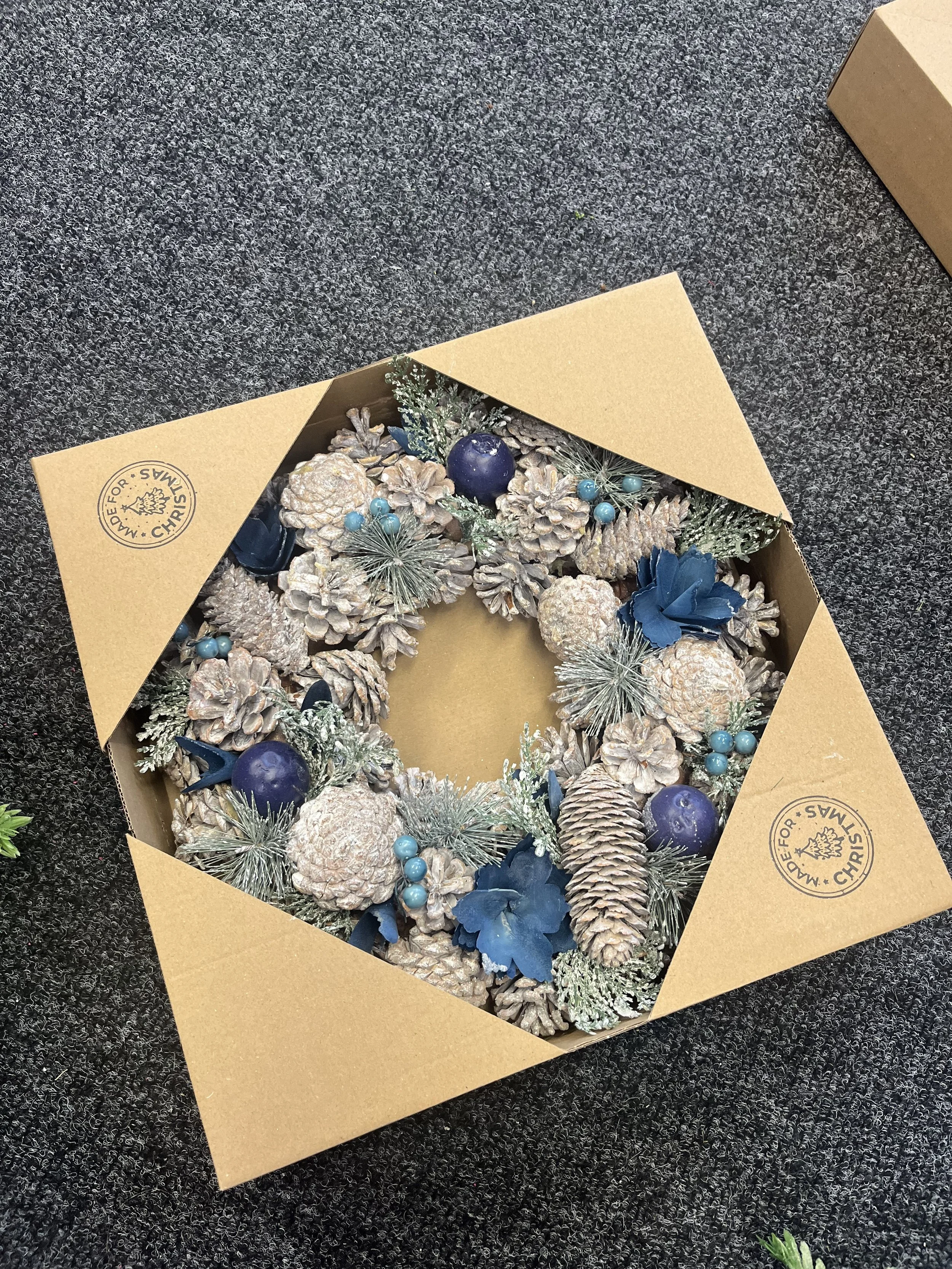 Winter Wonderland Pinecone & Blue Accent Holiday Wreath 36cm