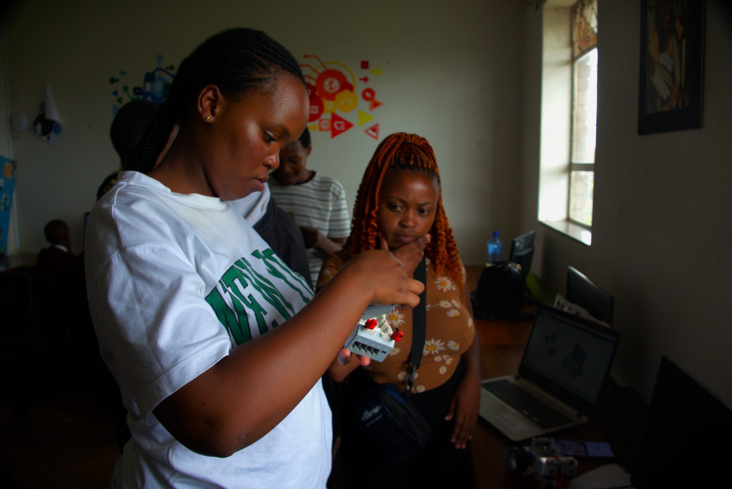 Full action in Awarenet's computer labs!