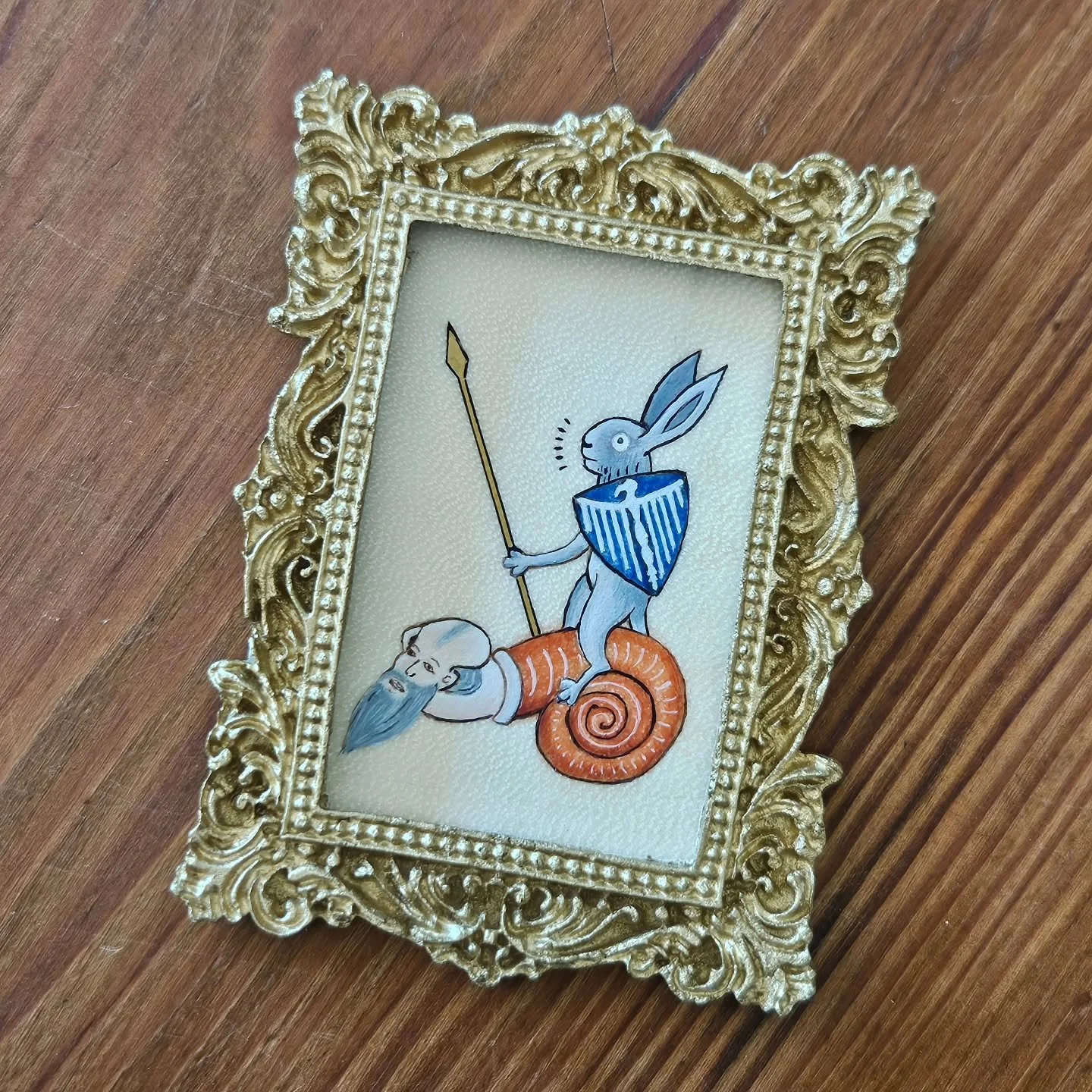 Les animaux aussi peuvent &ecirc;tre chevaliers ! 🐰🛡 En tout cas ce lapin &agrave; la dr&ocirc;le de monture en est convaincu ! 🐌
Retrouv&eacute; dans un manuscrit du d&eacute;but du 14e si&egrave;cle, le Br&eacute;viaire de Renaud de Bar (partie 