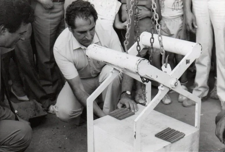 1985.07.19+Acto+Colocacio%CC%81n+Primera+Piedra+de+la+Remodelacio%CC%81n.+Germa%CC%80+Vidal.++Genaro+Villagrasa.jpg