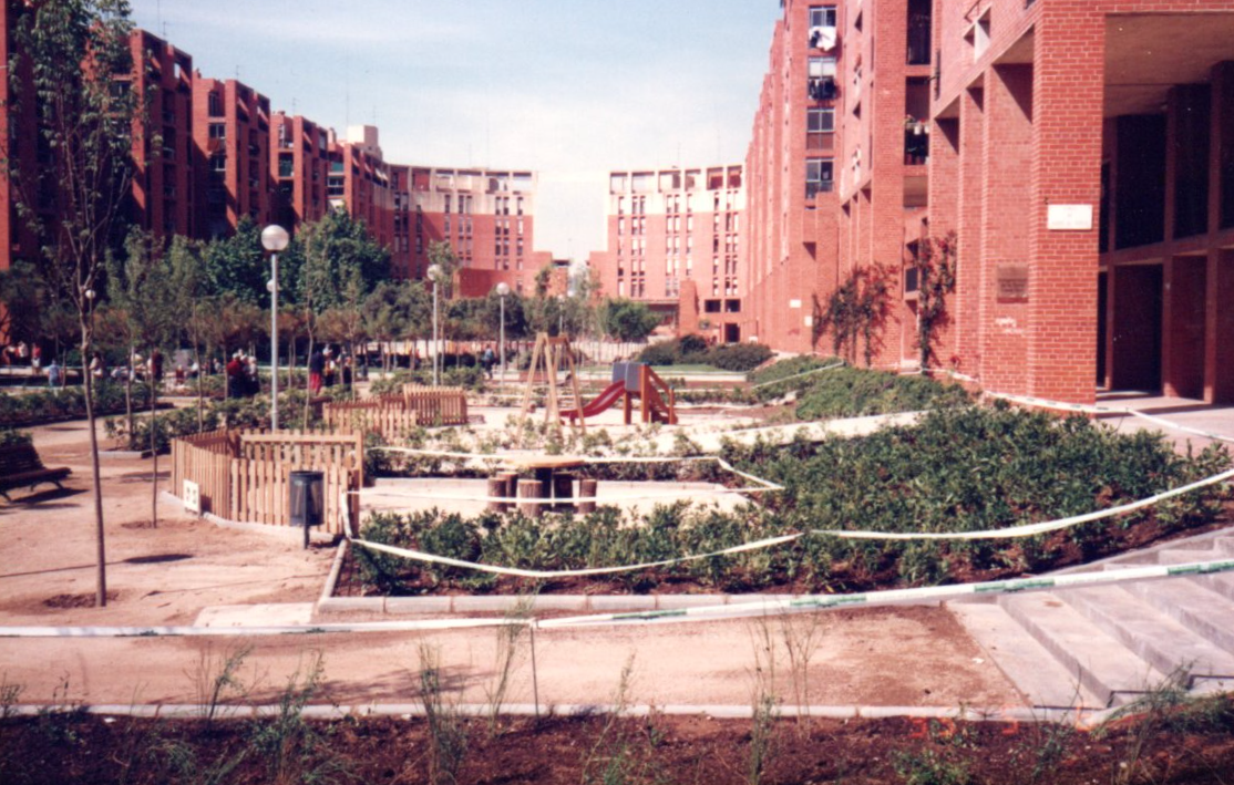 1995_PlaçaBaródeViver_AutoriaGenaroVillagrasa.png