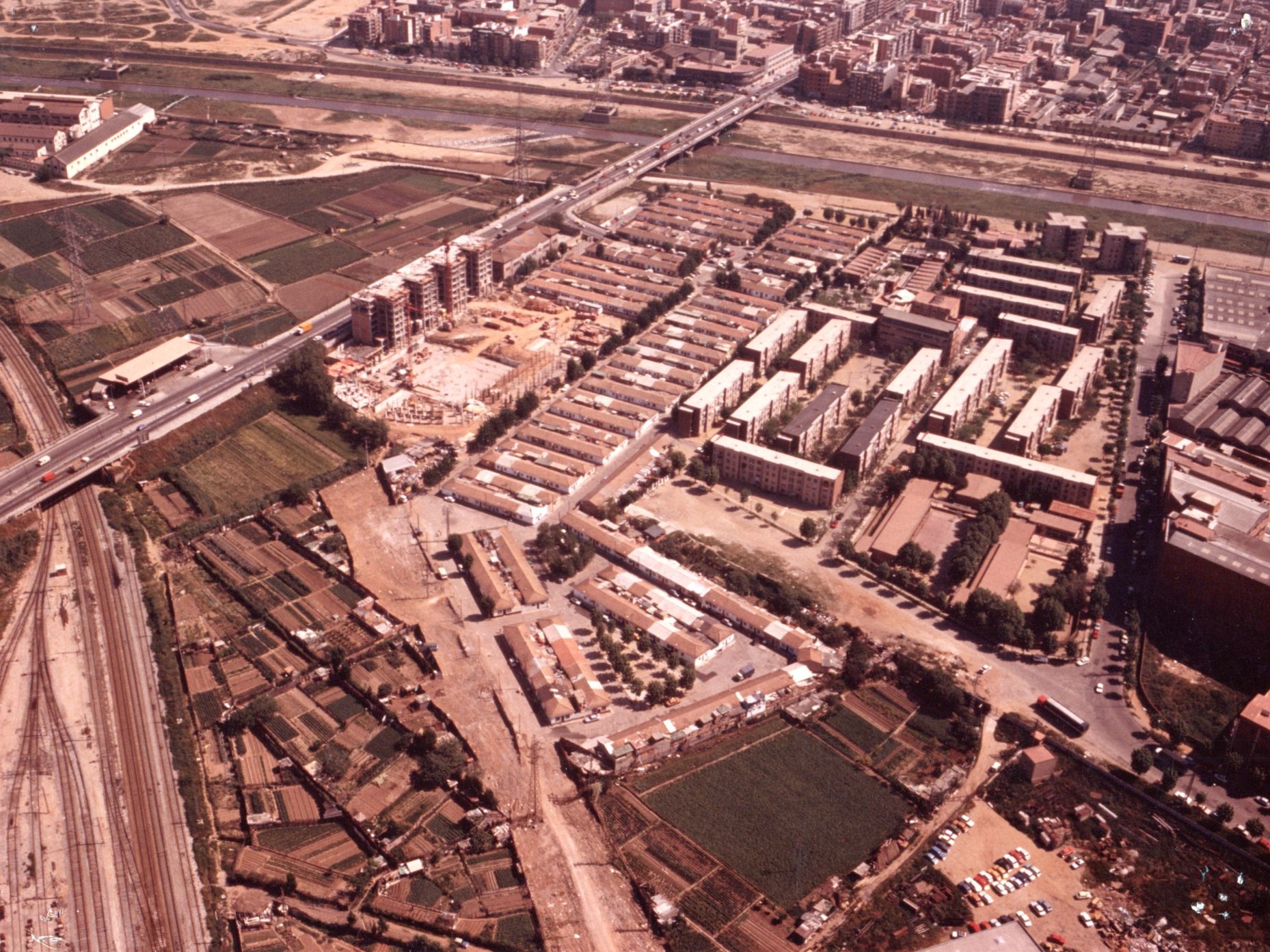 1986. Aérea Baró de Viver. Autor desconocido. Archivo GVA.jpg
