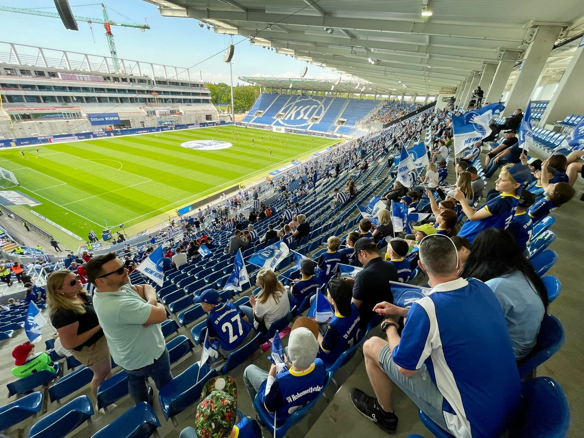 Unsere F-Junioren und Juniorinnen als wahre KSC-Fans