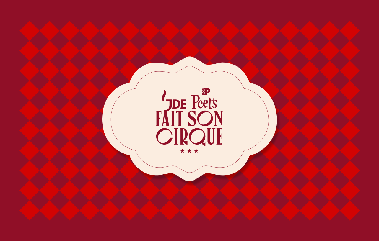 Logo avec texte 'JDE Peets fait son cirque' sur fond rouge à motif de losanges