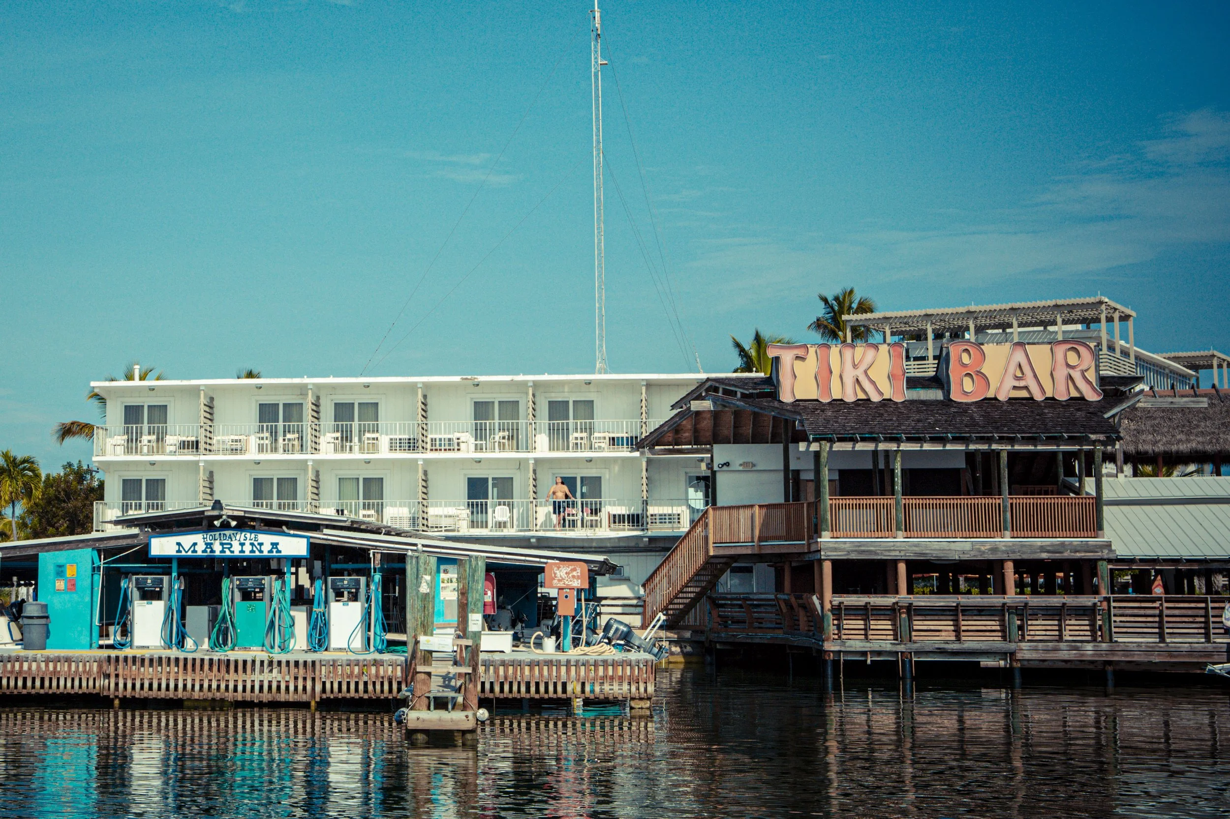 Tiki bar-1.jpg