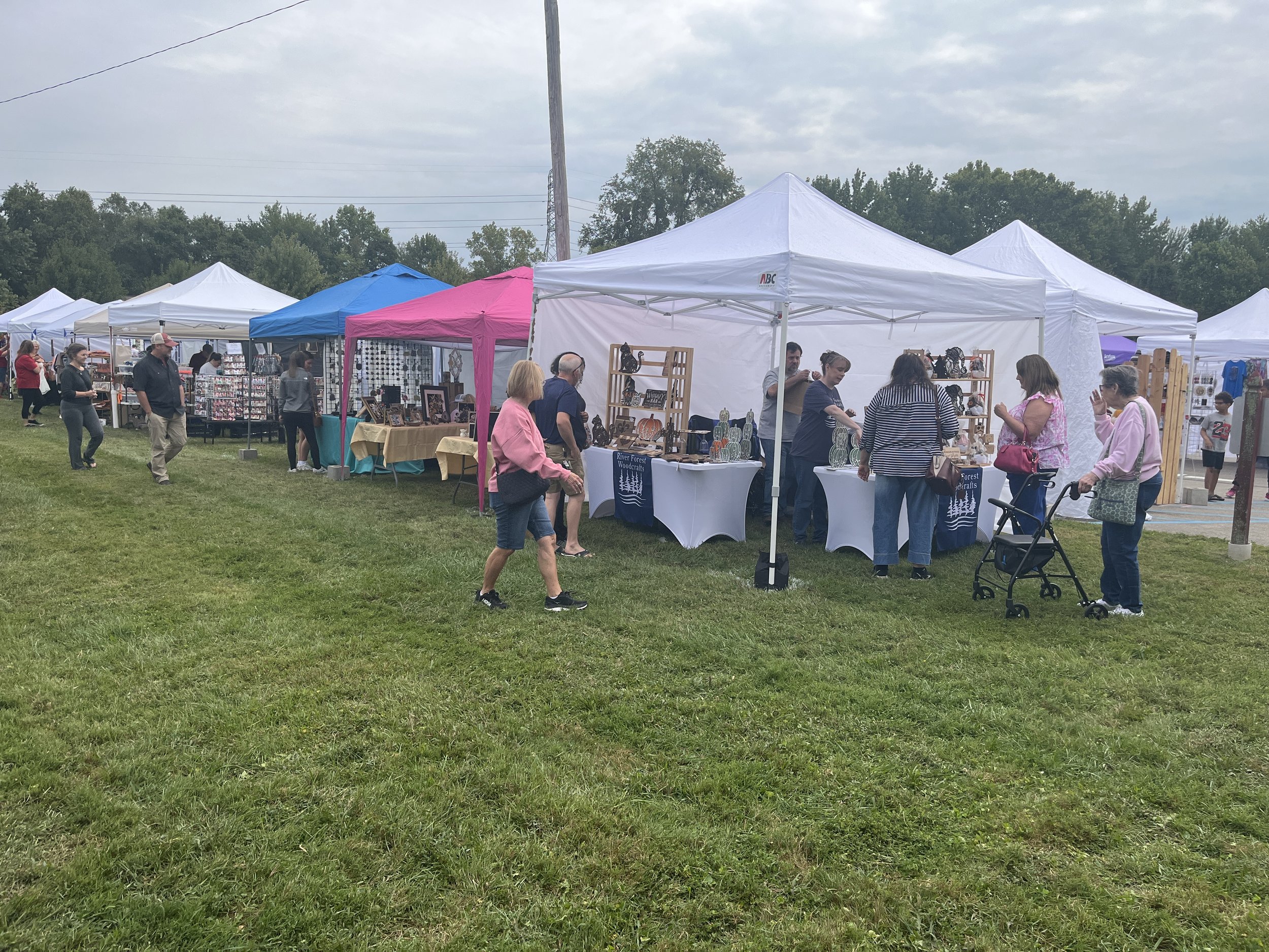 Jeffersonville Craft Market Outside