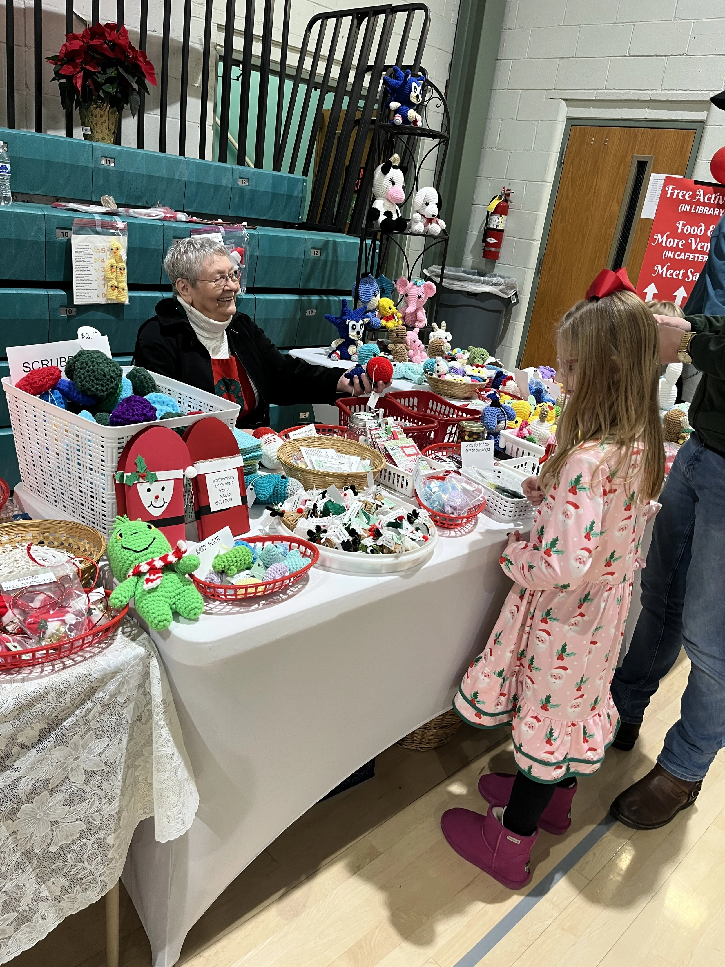 Santa's Workshop Holiday Market Shopper