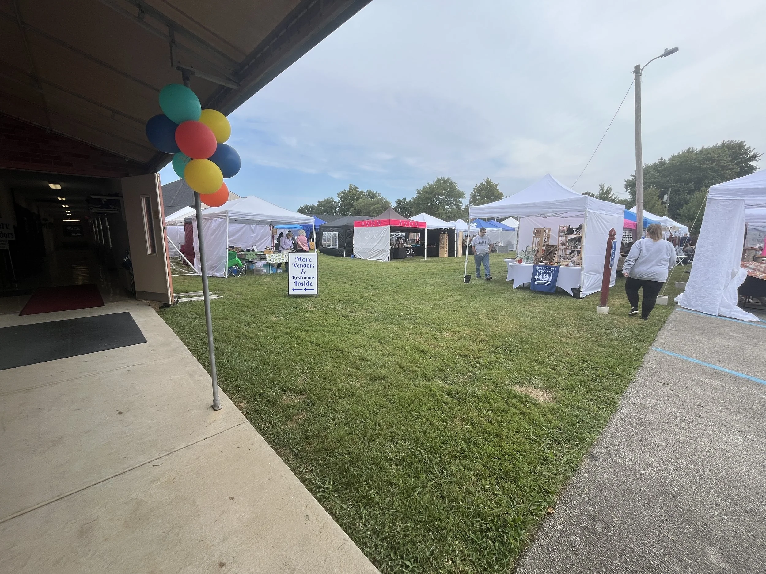 Jeffersonville Craft Market Outside