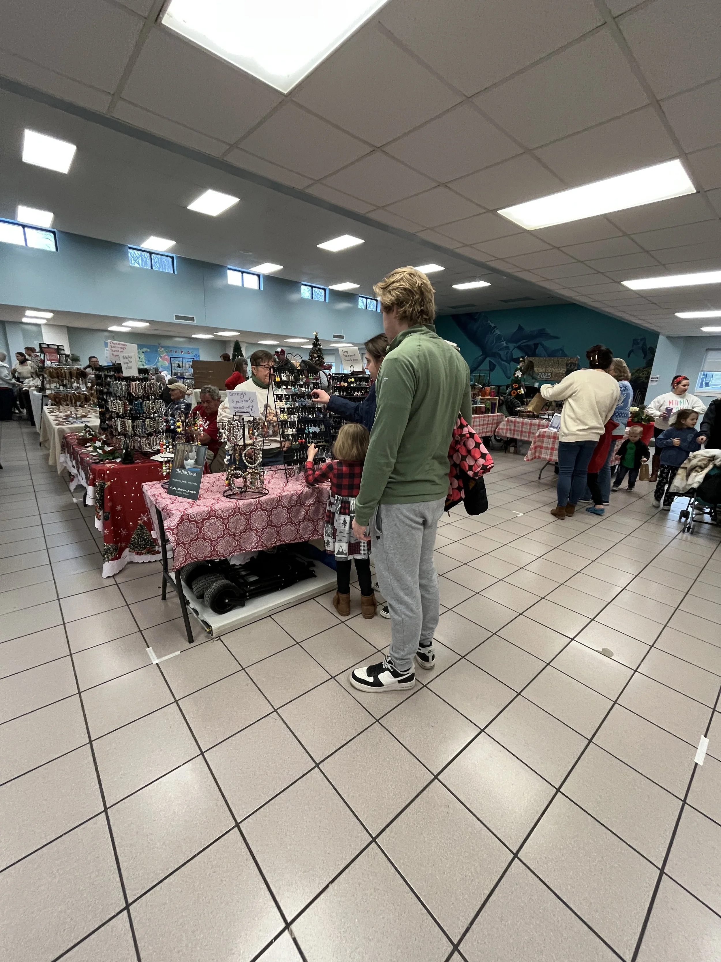Santa's Workshop Holiday Market Shopper