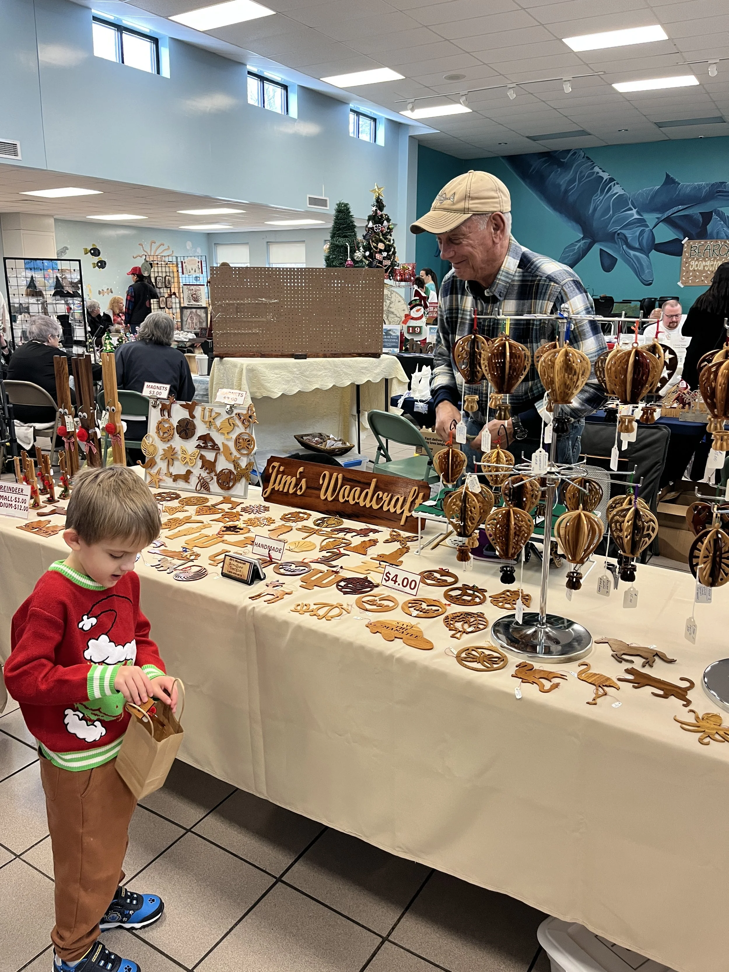 Santa's Workshop Holiday Market Shopper