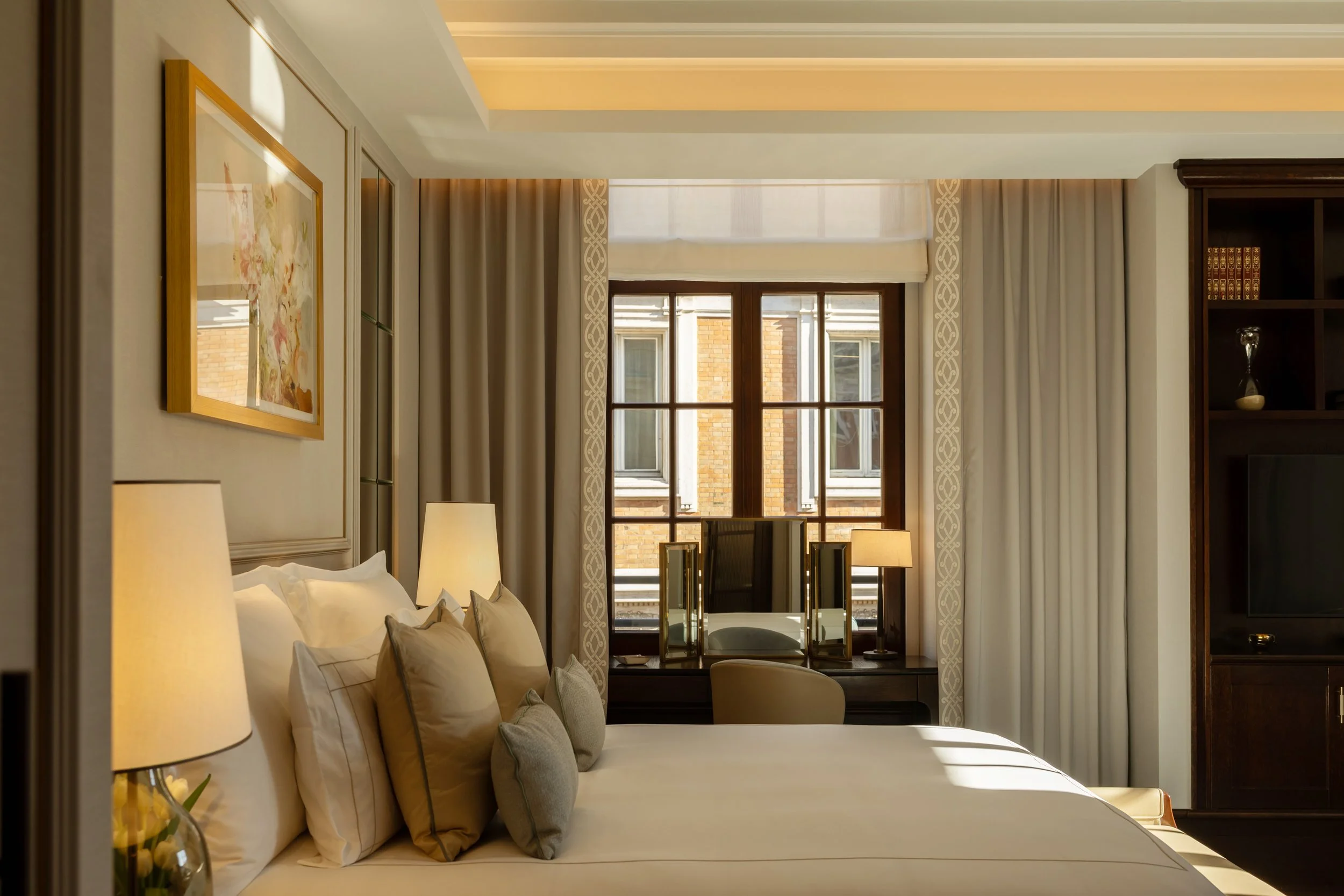 2025_CHR_Rooms_JuniorSuite416_Bedroom_WhatTheFox-0003.jpg