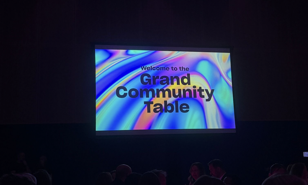 The Social Hub - Grand Community Table