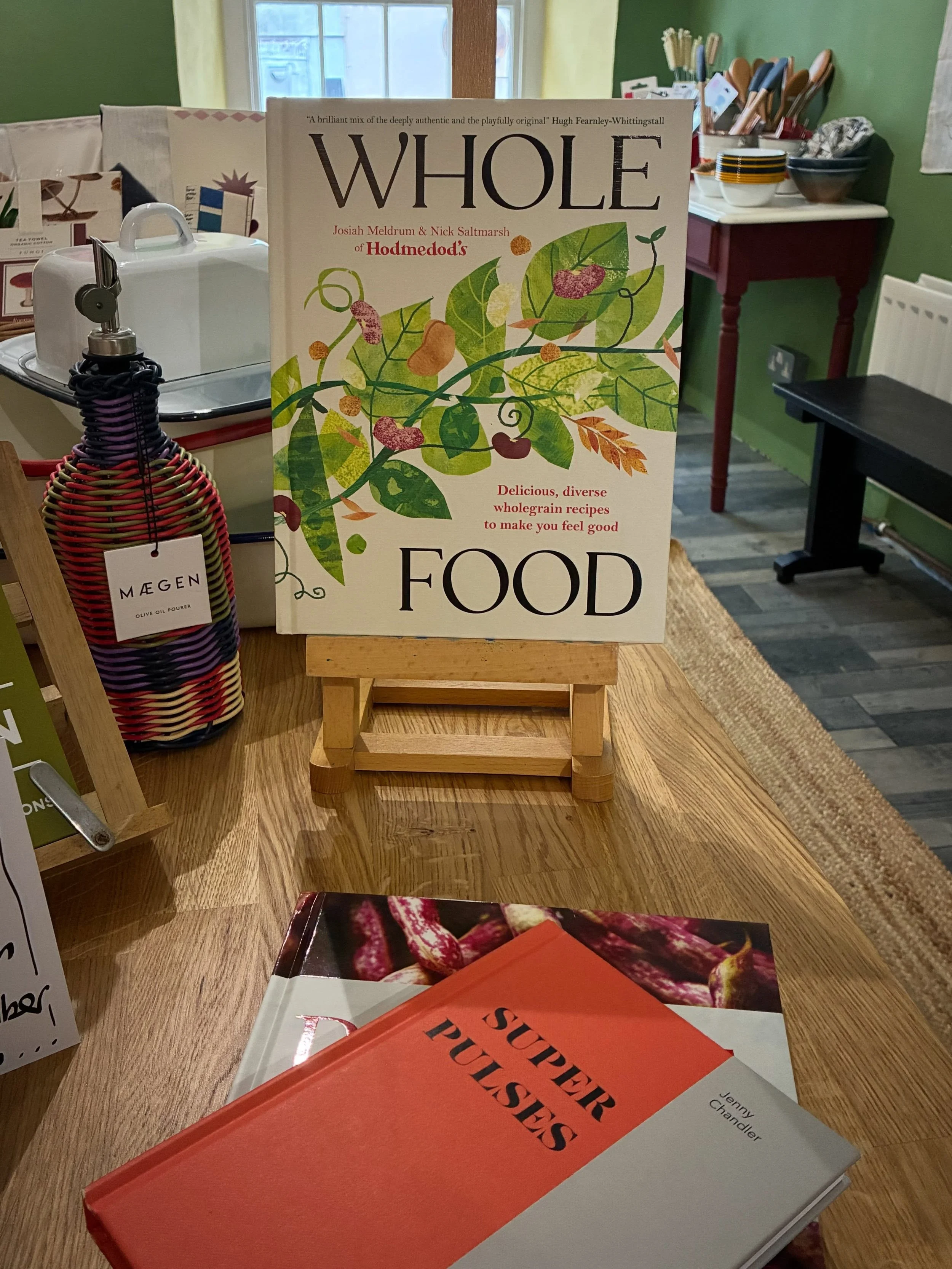Some delicious new books including @hodmedods brand spanking new recipes book and ways to use their home grown grains and pulses - lentils, carlin peas, barley, beans&hellip; they&rsquo;ve got it all going on with some really gorgeous recipes. 

Also