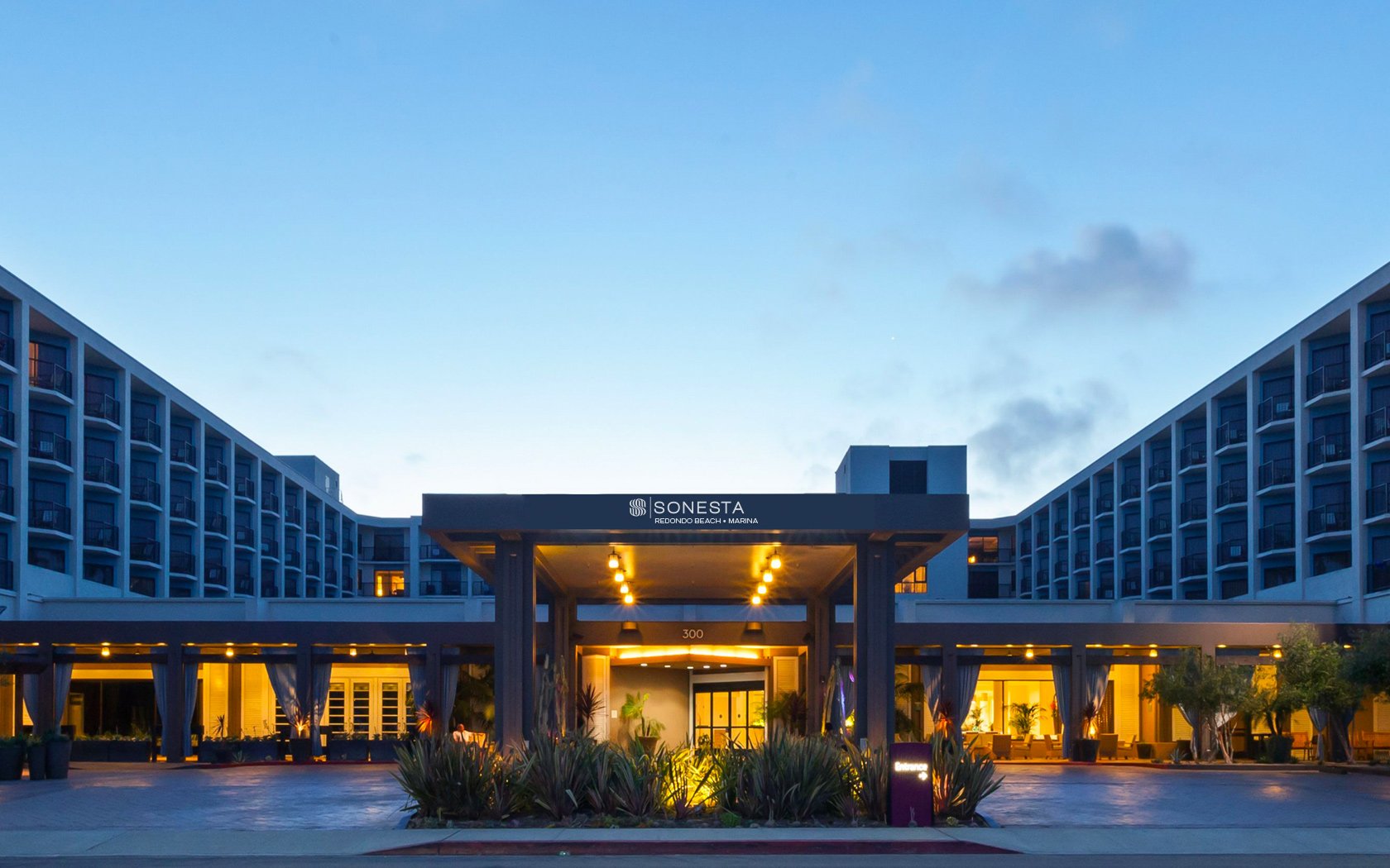 Ocean front Hotel Resort located in Redondo Beach, California