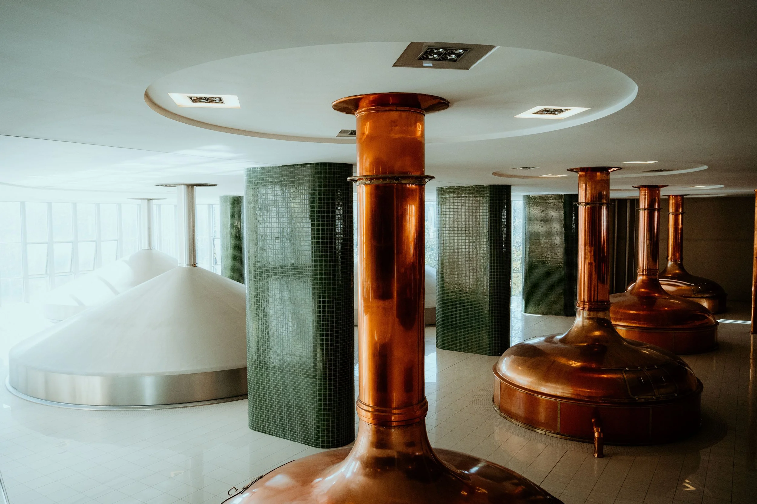 Installations industrielles mises en valeur dans une vidéo promotionnelle