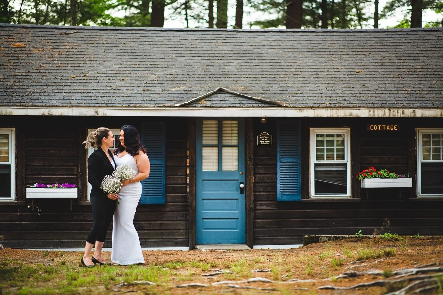 The perfect mix &mdash; camp charm, beautiful views, and a donut bar at Needles Lodge 🍩
June 2018
📸: @jasoncoreyphoto 
.
.
.
.
.
#campkiwanee #springweddingflowers #newenglandwedding #weddinginspiration 
#LoveIsLove