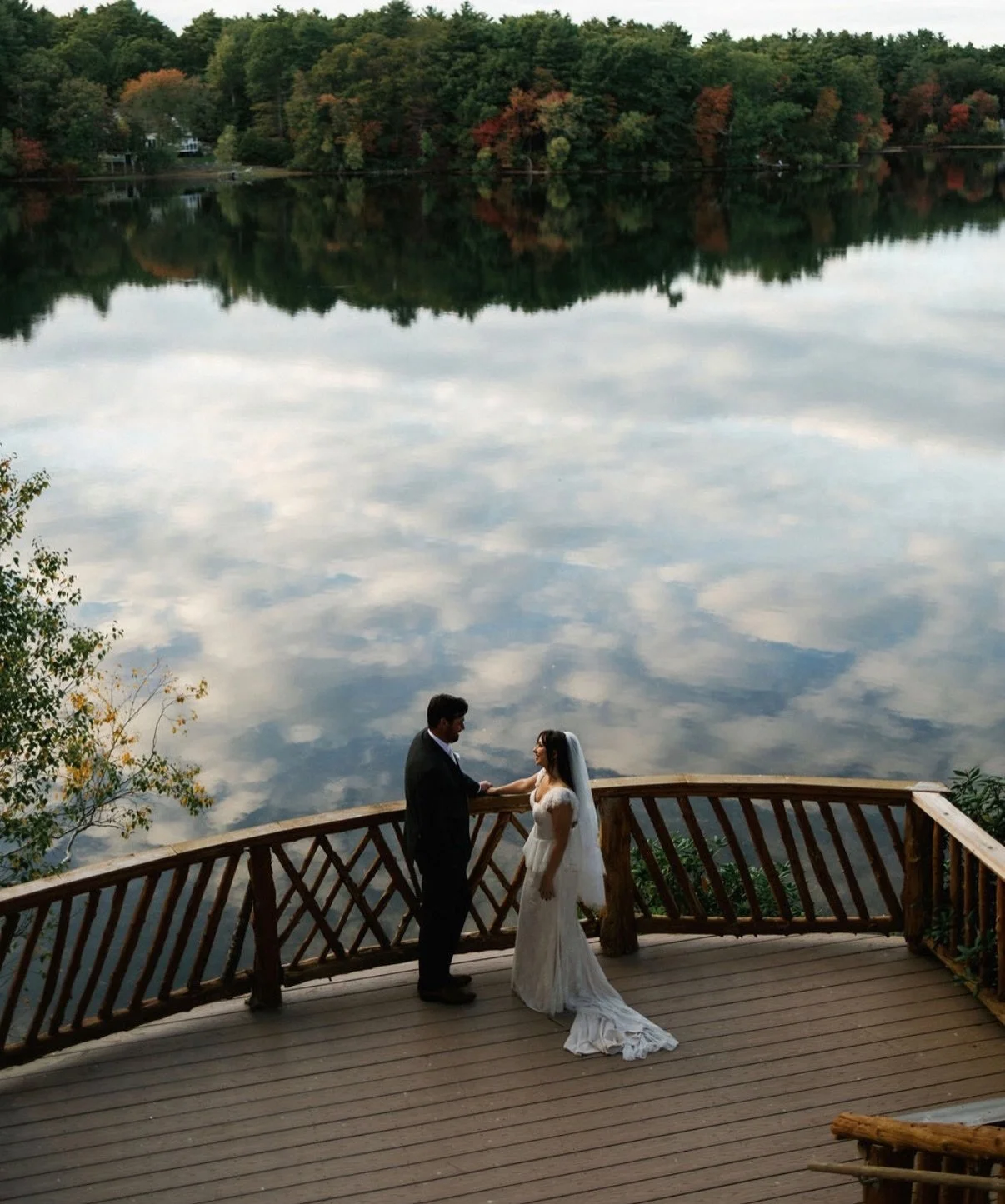 A beautiful fall day, the water as the perfect backdrop, and so many special moments in between. 🍂🤍 We love looking back on celebrations like this one and the incredible team of vendors who help bring each couple&rsquo;s vision to life. Congratulat