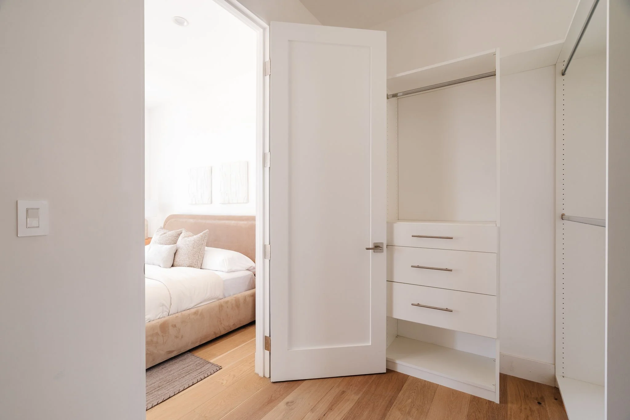 walk in closet 2.jpg