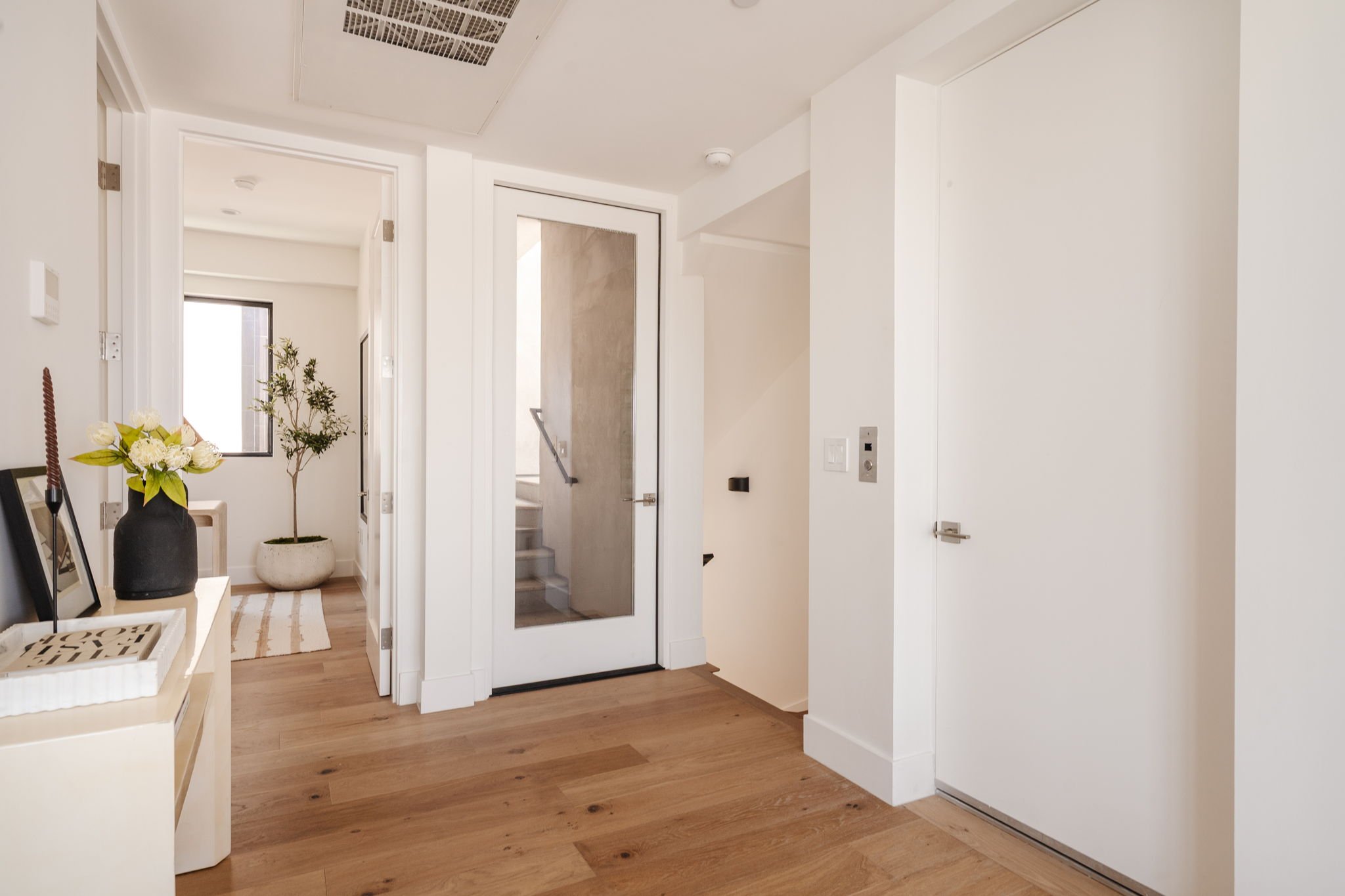 third floor hallway 1.jpg