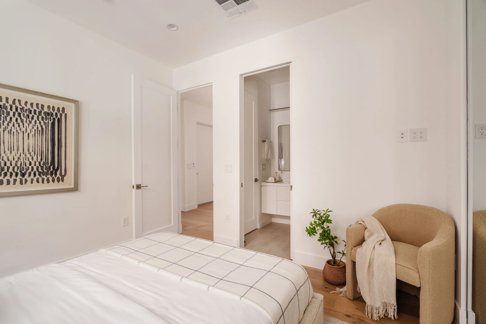 secondary bed 2.jpg
