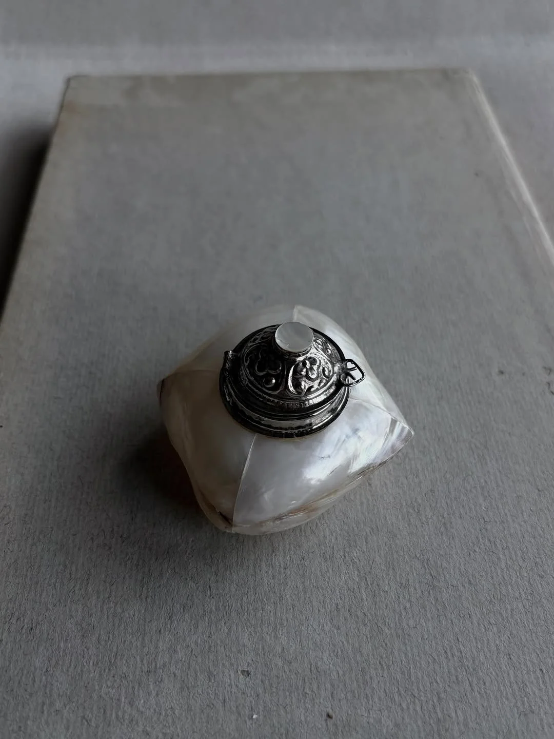 MOTHER OF PEARL PILLBOX WITH SILVER PLATED LID