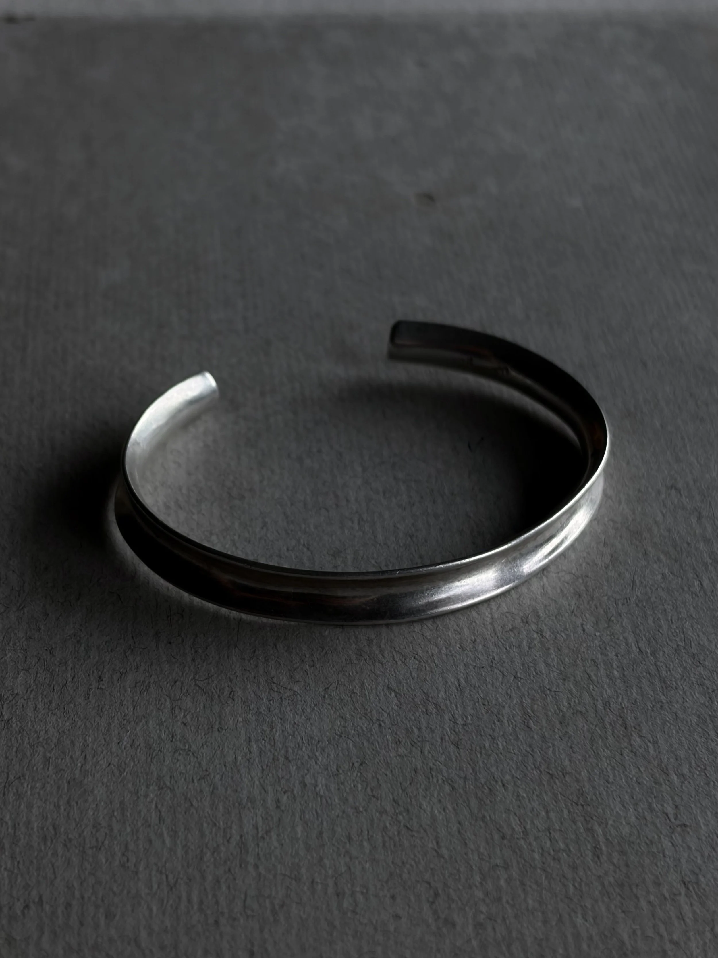 VINTAGE MODERNIST STERLING SILVER CONCAVE CUFF