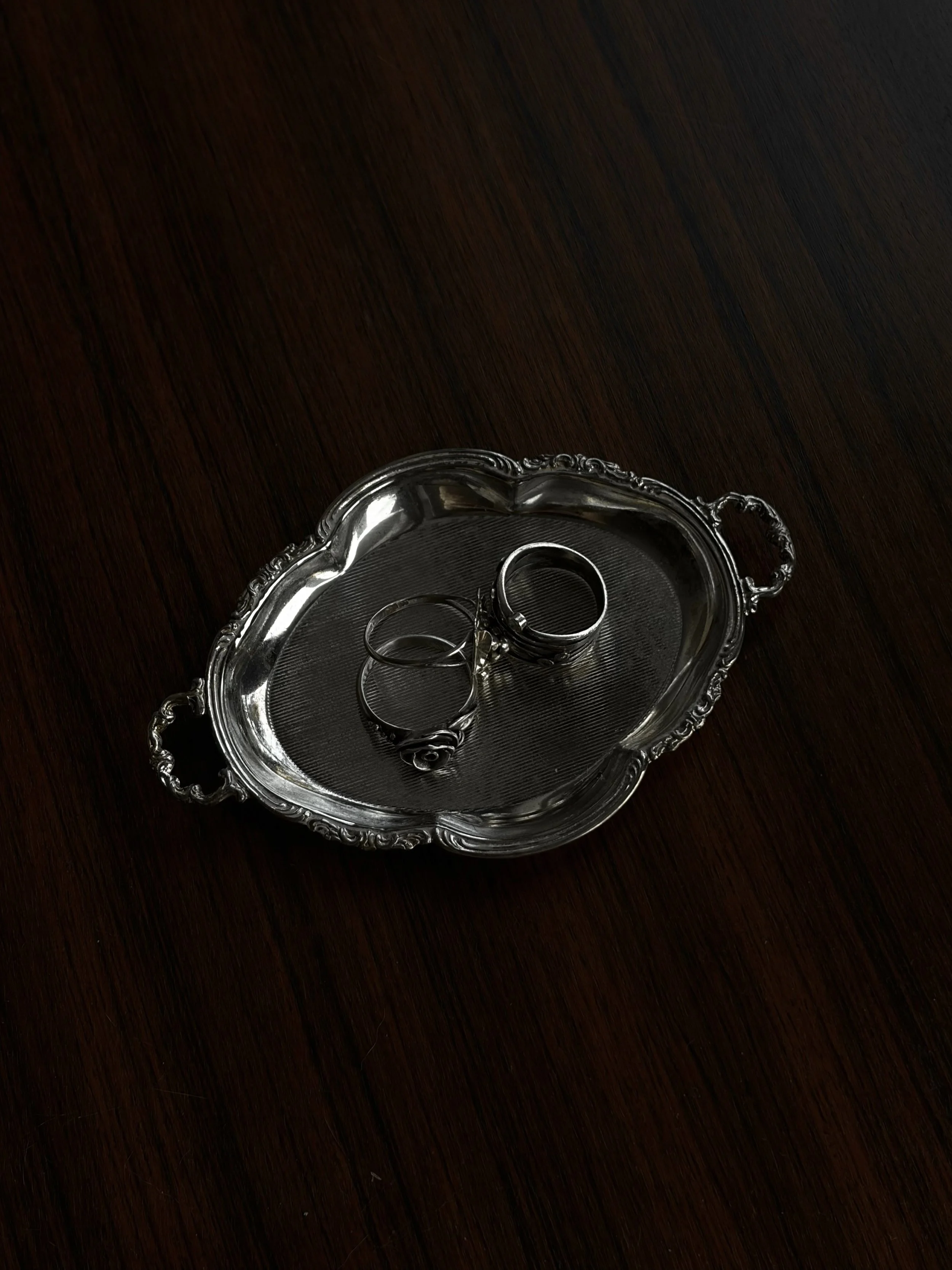 VINTAGE ORNATE OVAL SILVER PLATED TRINKET TRAY