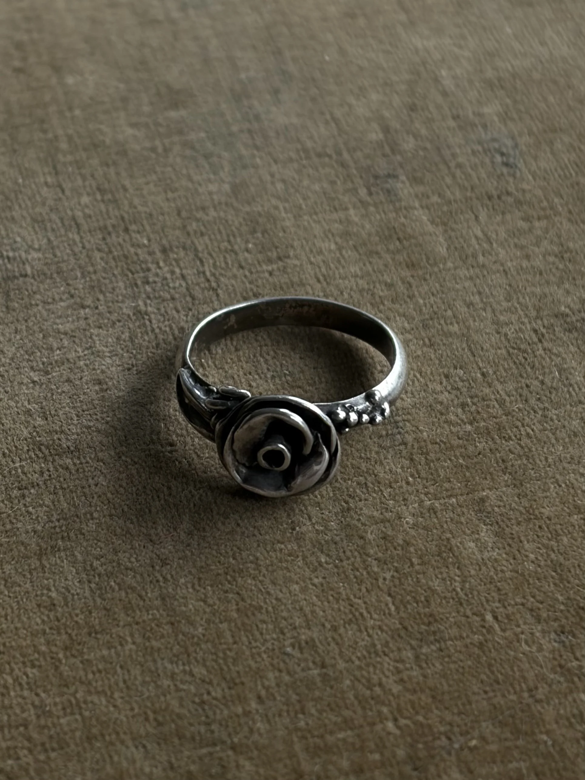 VINTAGE BOTANICAL SCULPTURAL ROSE STERLING SILVER RING - SIZE 6.75