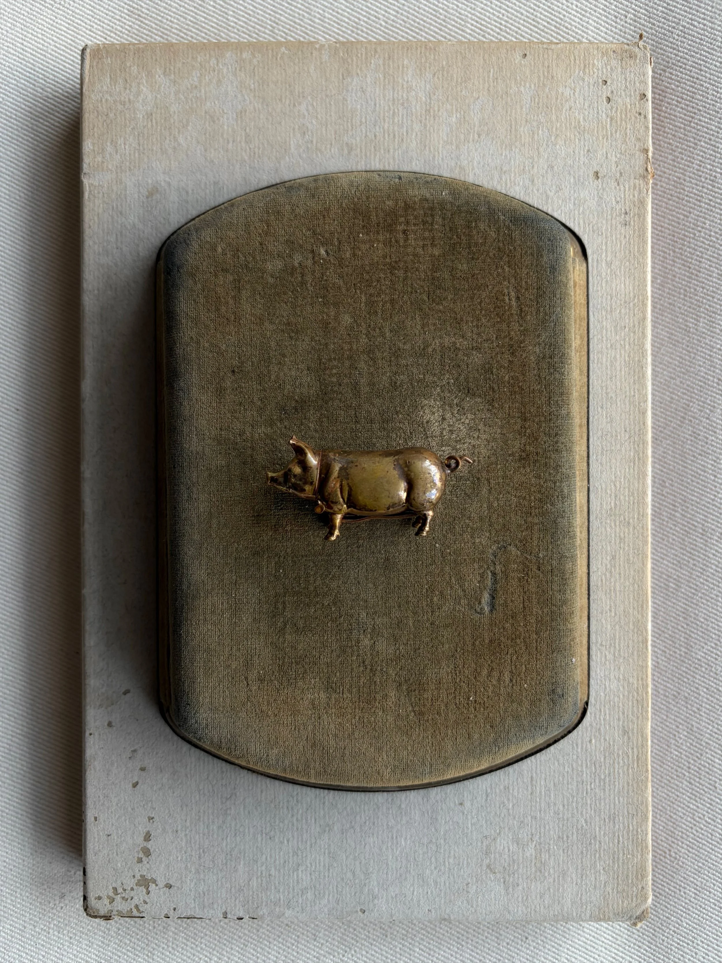 RARE ANTIQUE FIGURAL BRASS PIG MATCH SAFE CONTAINER / VESTA CASE