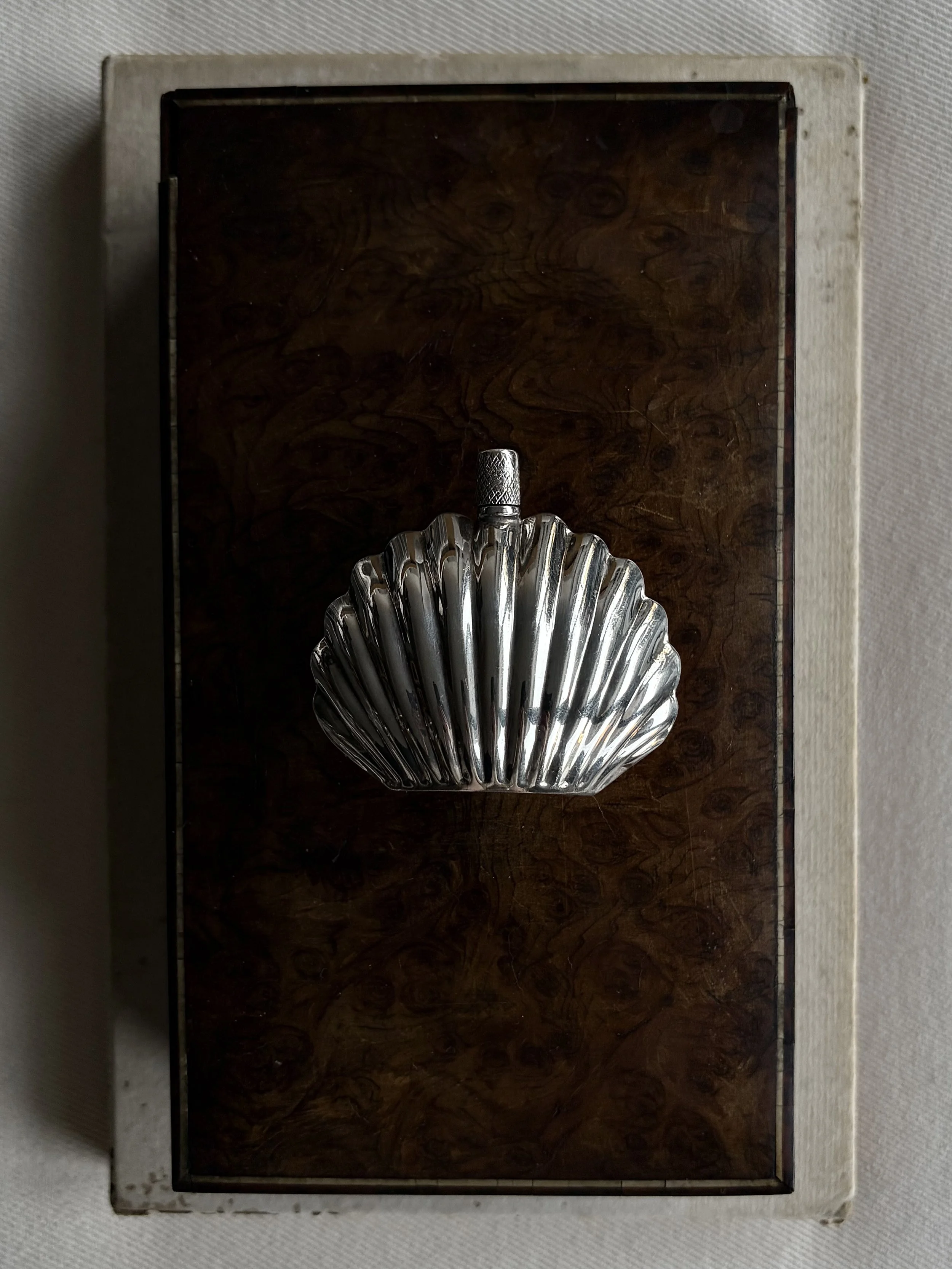 RARE VINTAGE STERLING SILVER SCALLOP SHELL STERLING SILVER PERFUME BOTTLE WITH DAUBER