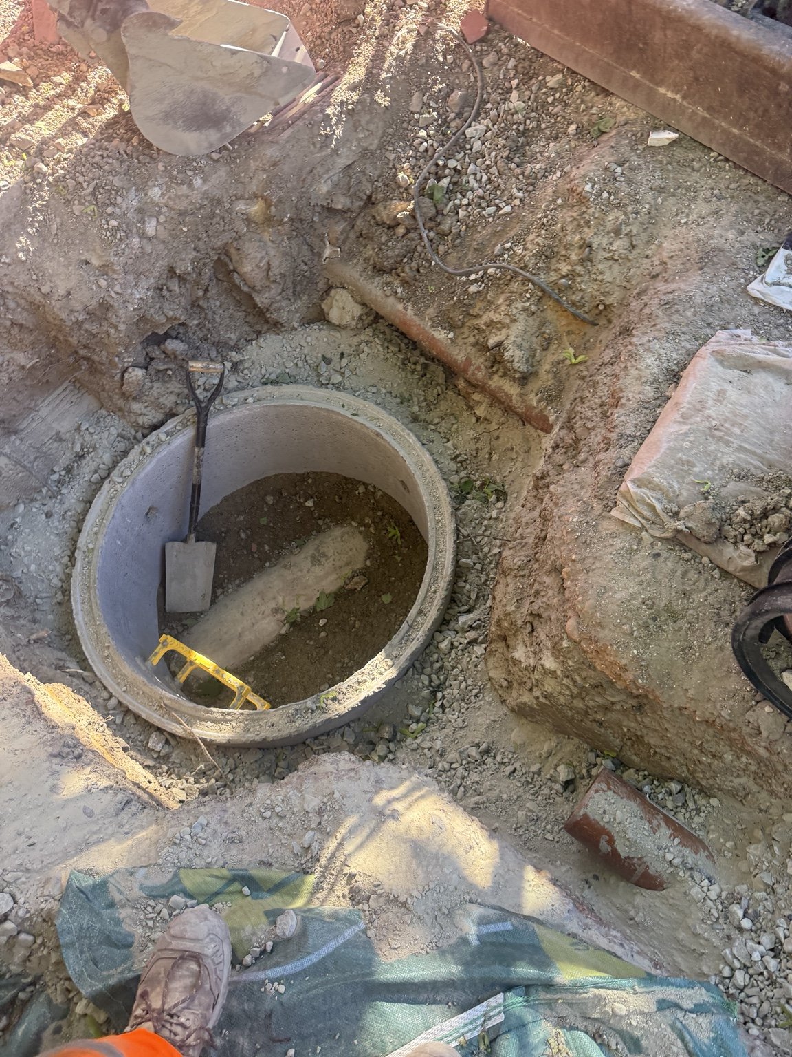 Large manhole installation: a drainage project in pictures