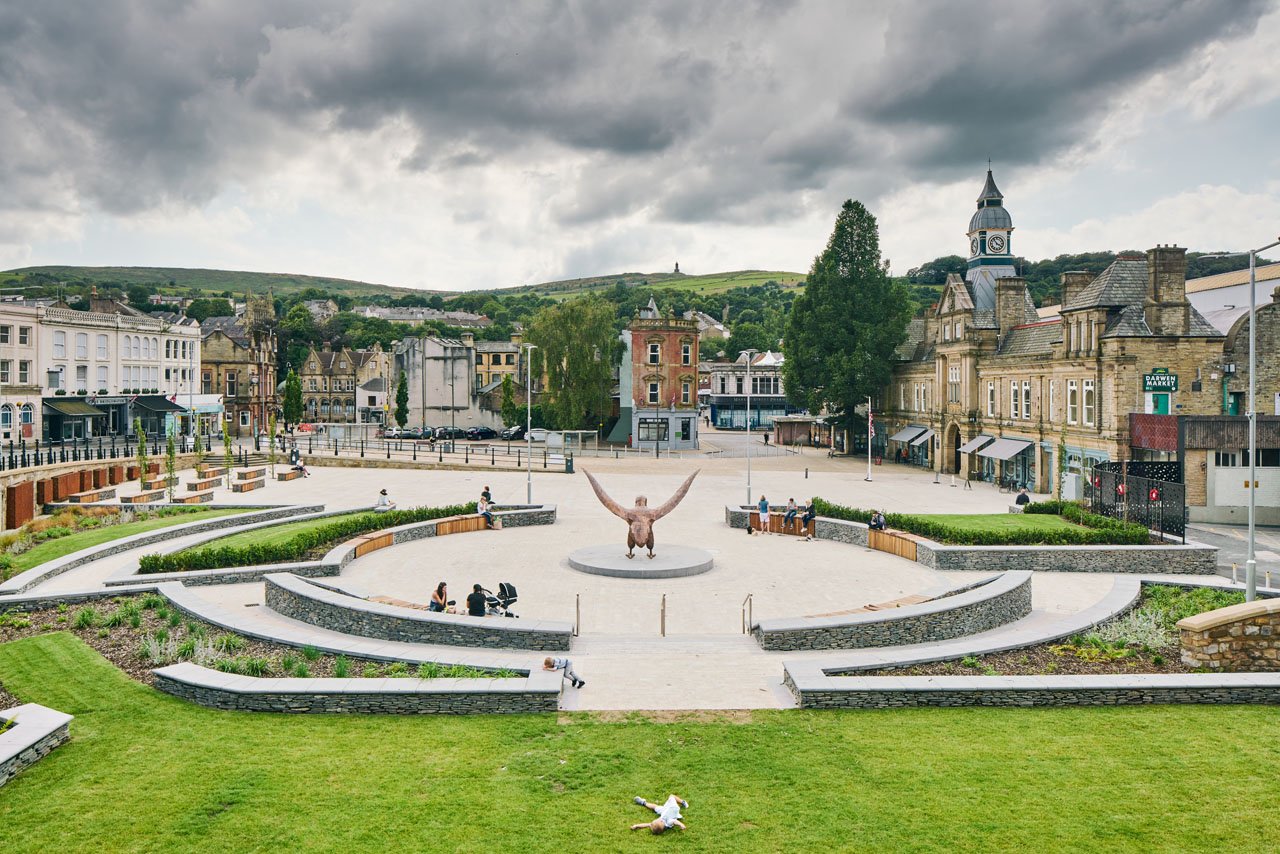 Lazerian-weaver-bird-darwen-market-square-public-art (5).jpg