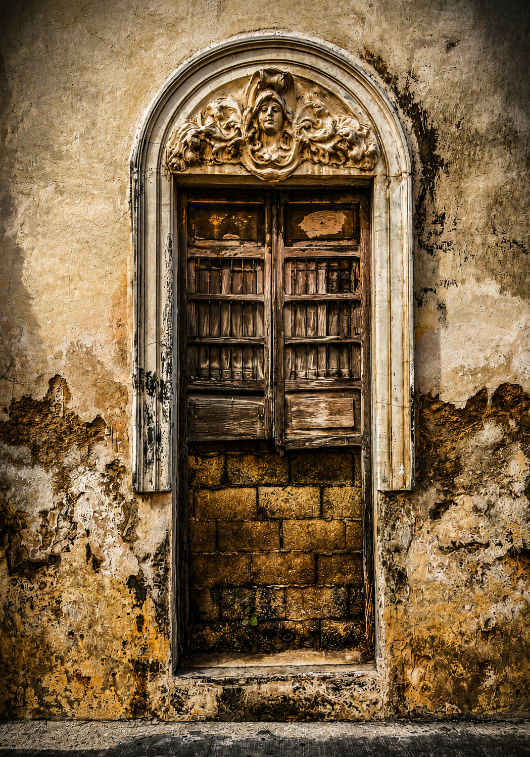 Ornate historic façade and colonial-style windows along a street in downtown Mérida, Yucatán.