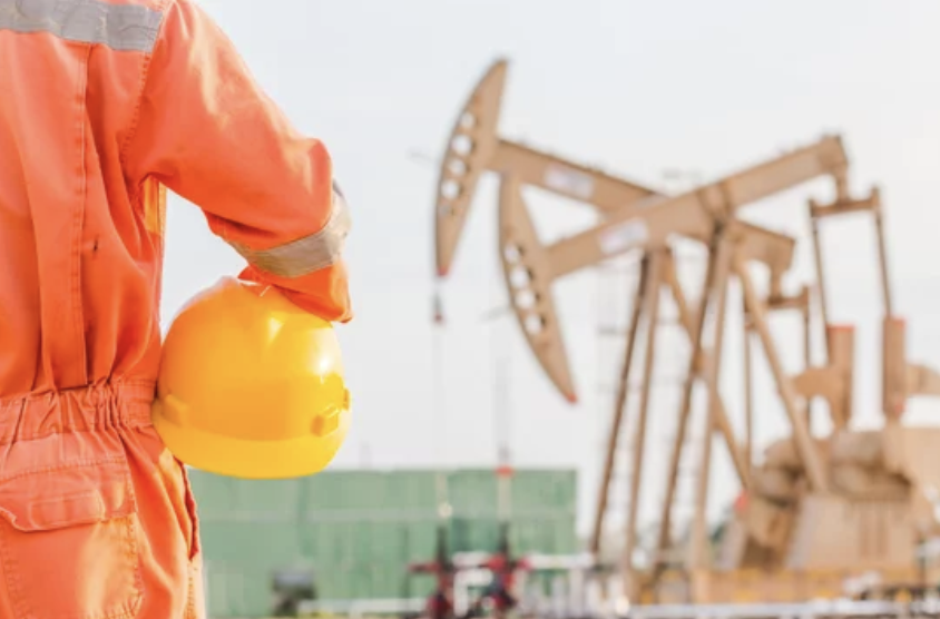 How to Stay Safe While Working in Oilfield Maintenance