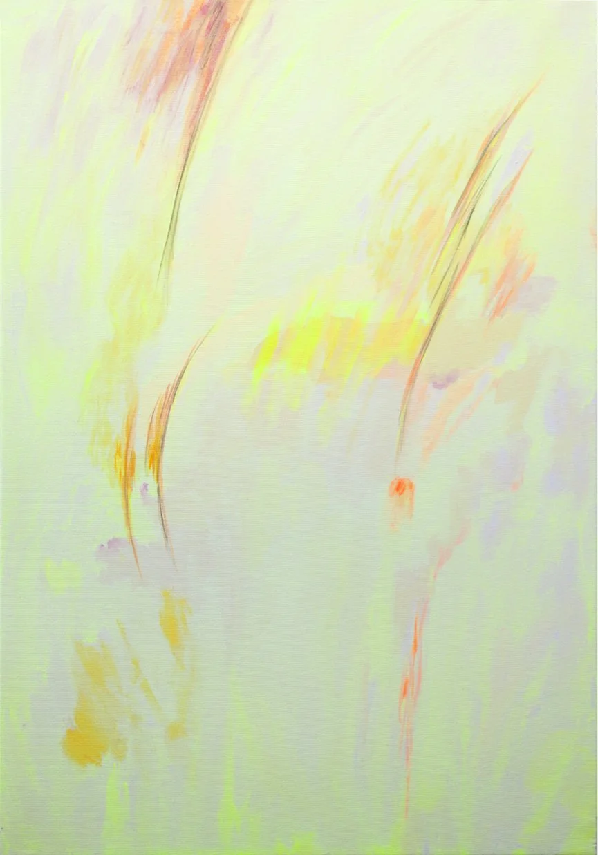 Fondo abstracto con trazos suaves en tonos pastel, principalmente en amarillo, naranja y verde claro.
