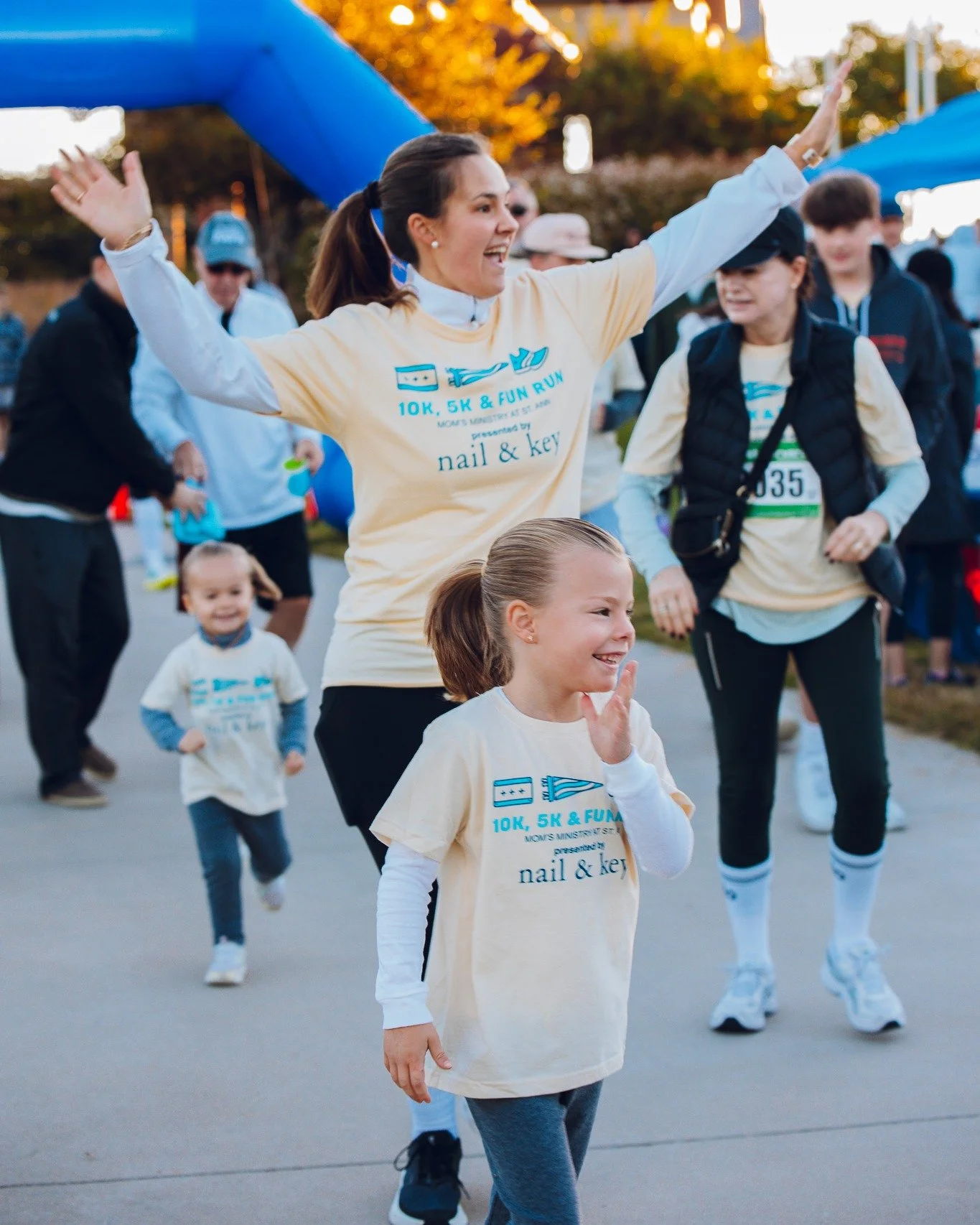 MOMS 10K, 5K &amp; FUN RUN 🏅🏃 What better way to enjoy one of the first fall days of the year like being at a run in the park! 🍂 Huge THANK YOU to everyone who showed up, ran, walked, cheered, volunteered, and supported our Moms Ministry Fundraise