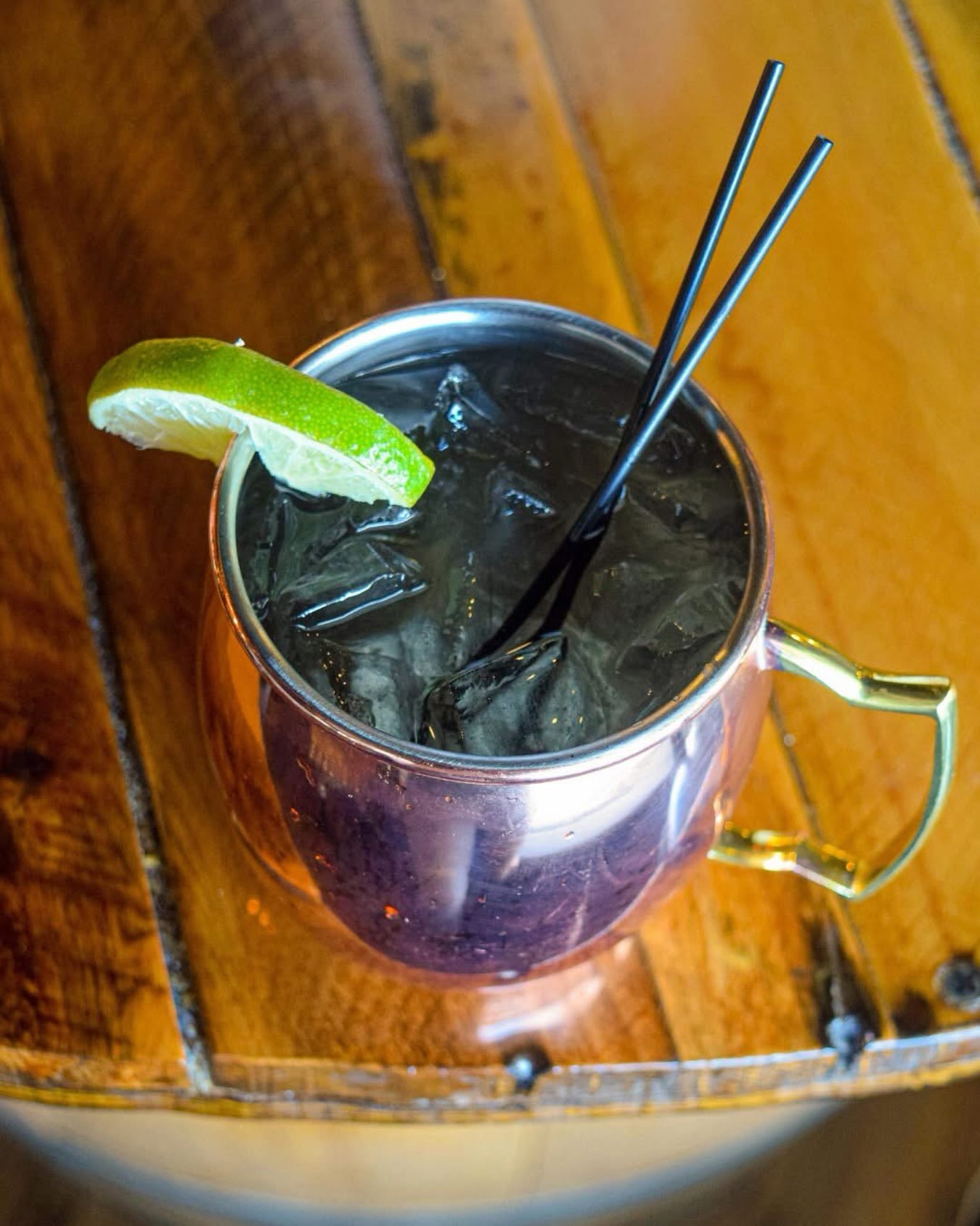🍸 When life gives you lemons&hellip; order a Moscow Mule. 😉

Refreshing, crisp, and always a good idea when you're ready to unwind.

Grab your favorite people, pull up a seat at the bar, and let the good times begin.

Cheers from Sparkies! 

#Highl