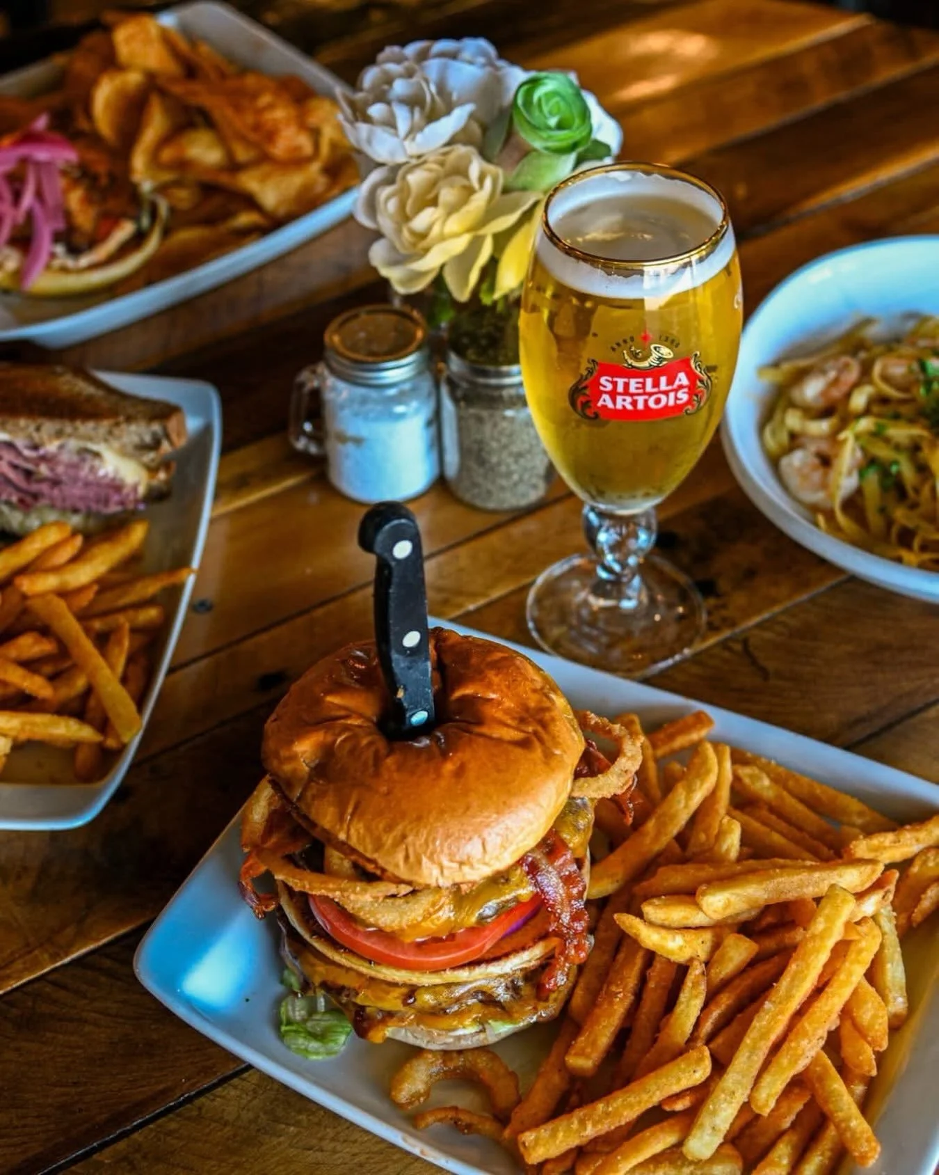 The Big Joey + a cold Stella.

Some pairings just make sense.

Sink your teeth into the Big Joey Burger, grab a cold Stella Artois, and you've got yourself a meal that's ready to satisfy that serious burger craving.

Who's joining you for this combo?