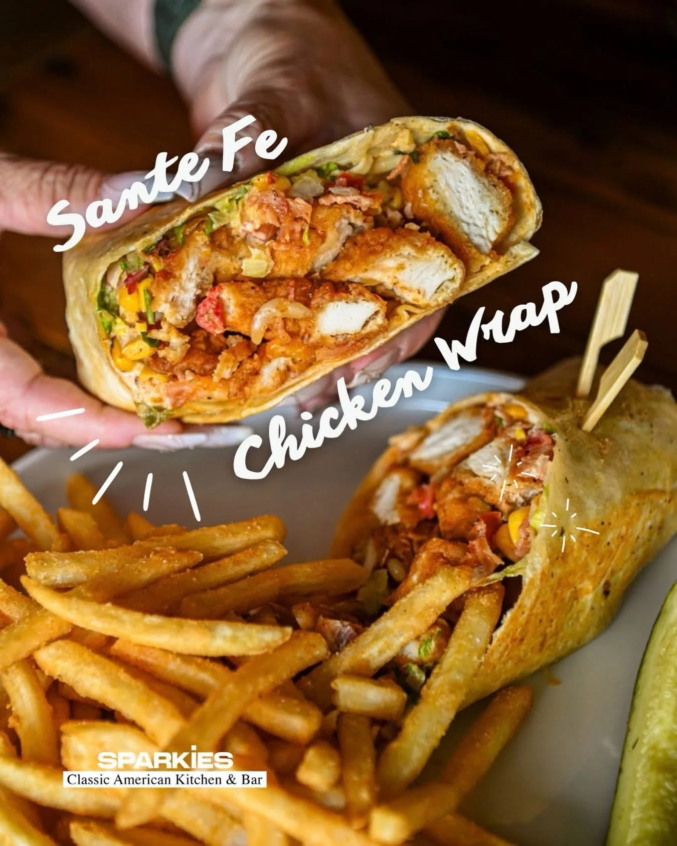 YOUR LUNCH BREAK JUST GOT A LOT MORE FLAVORFUL.

Our Santa Fe Chicken Wrap brings together crispy fried chicken, lettuce, diced tomatoes, mixed cheese, bacon bits, street corn, and Santa Fe sauce, all wrapped in soft Piadina bread. 🤤🌽

Packed with 